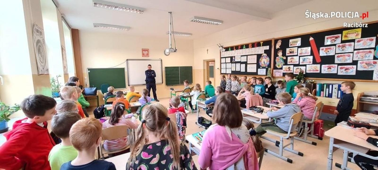 Zdjęcie w galerii na portalu naszraciborz.pl: Bezpieczeństwo w czasie ferii to podstawa. Spotkanie w Zawadzie Książęcej wiadomości z regionu