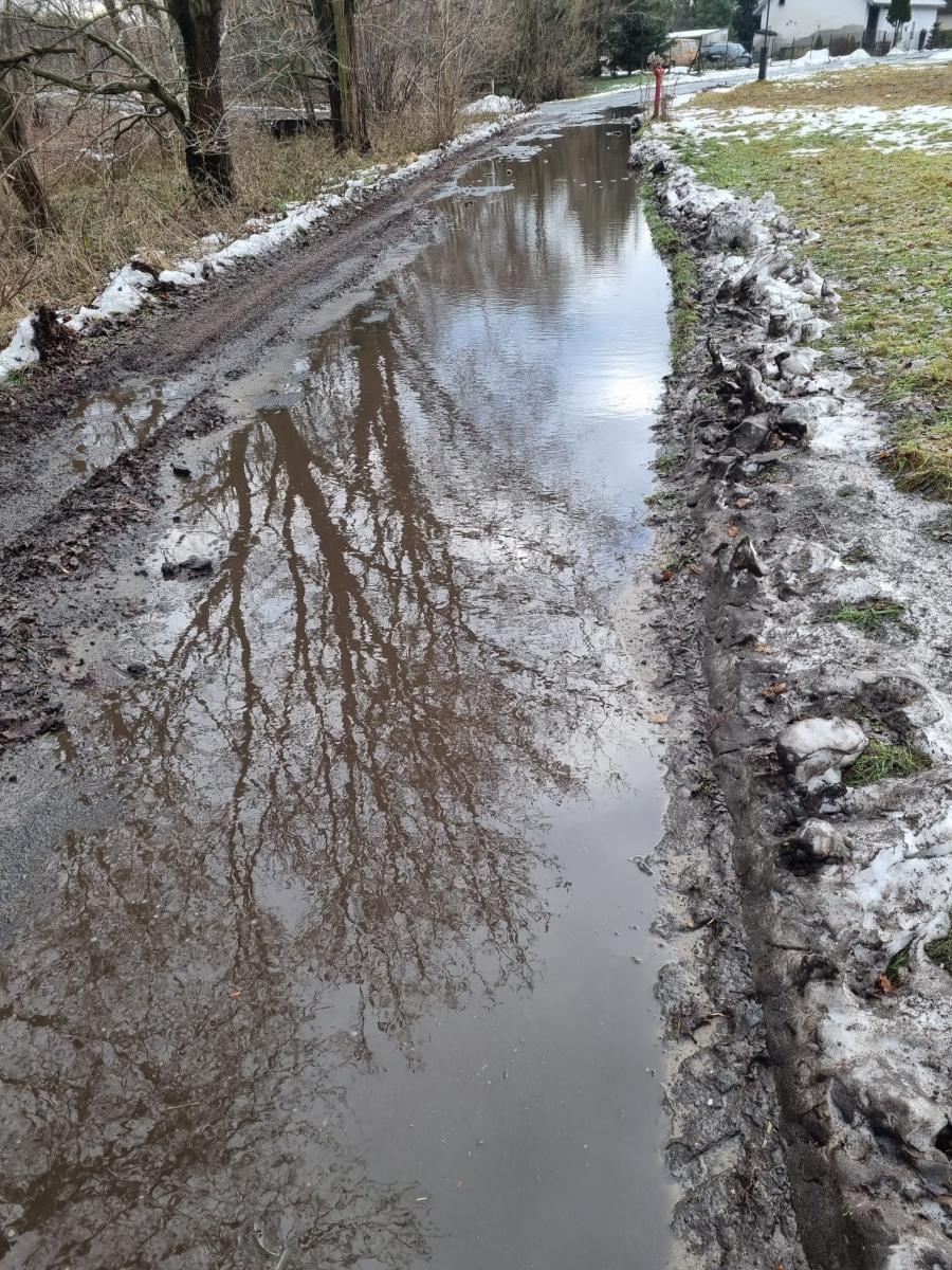 Zdjęcie w galerii na portalu naszraciborz.pl: List do redakcji. Mieszkańcy Sosnowej w Nędzy od sześciu lat domagają się remontu wiadomości z regionu