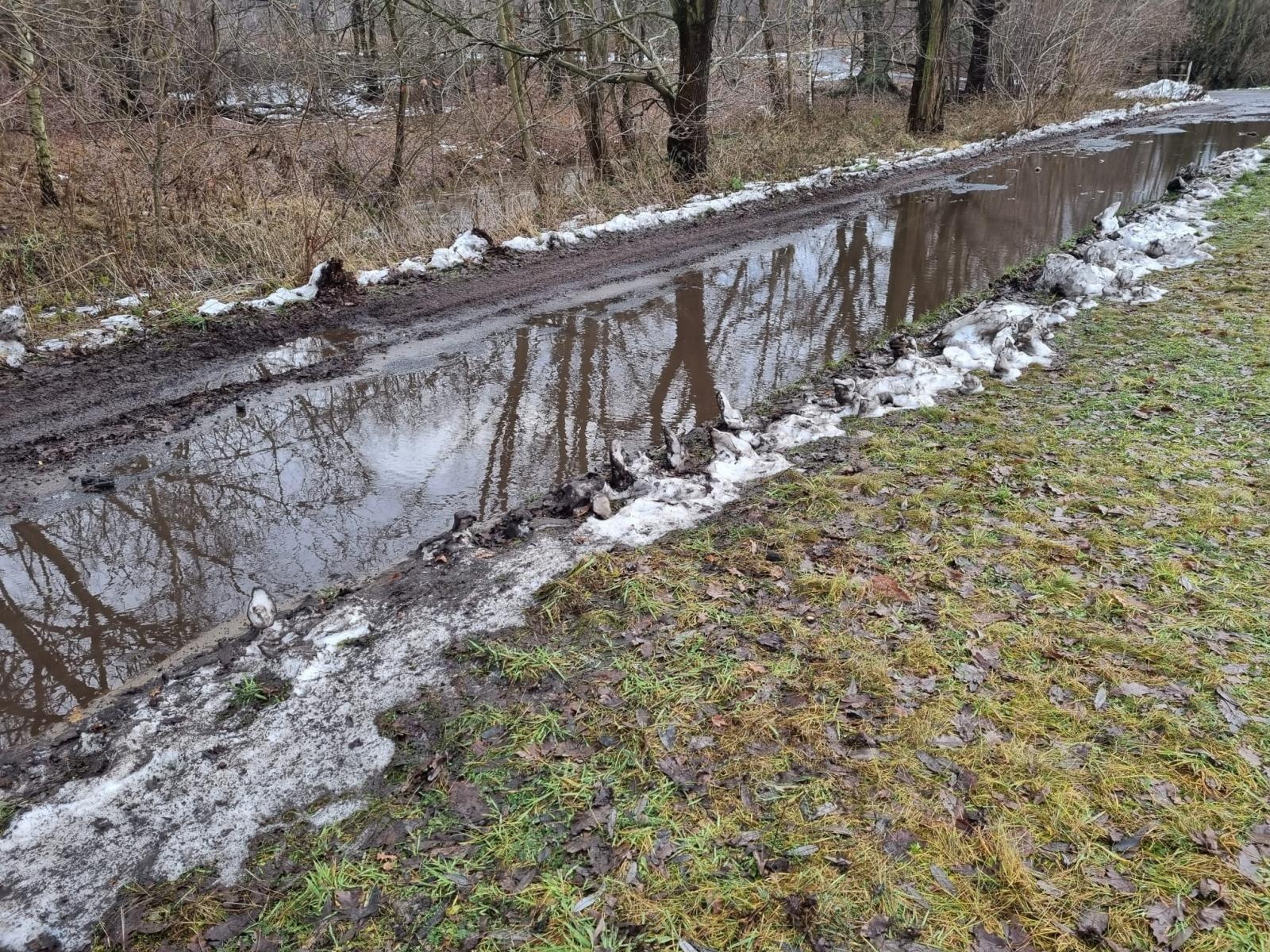 Zdjęcie w galerii na portalu naszraciborz.pl: List do redakcji. Mieszkańcy Sosnowej w Nędzy od sześciu lat domagają się remontu wiadomości z regionu