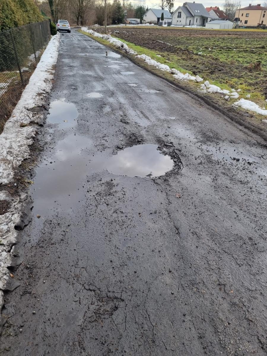 Zdjęcie w galerii na portalu naszraciborz.pl: List do redakcji. Mieszkańcy Sosnowej w Nędzy od sześciu lat domagają się remontu wiadomości z regionu