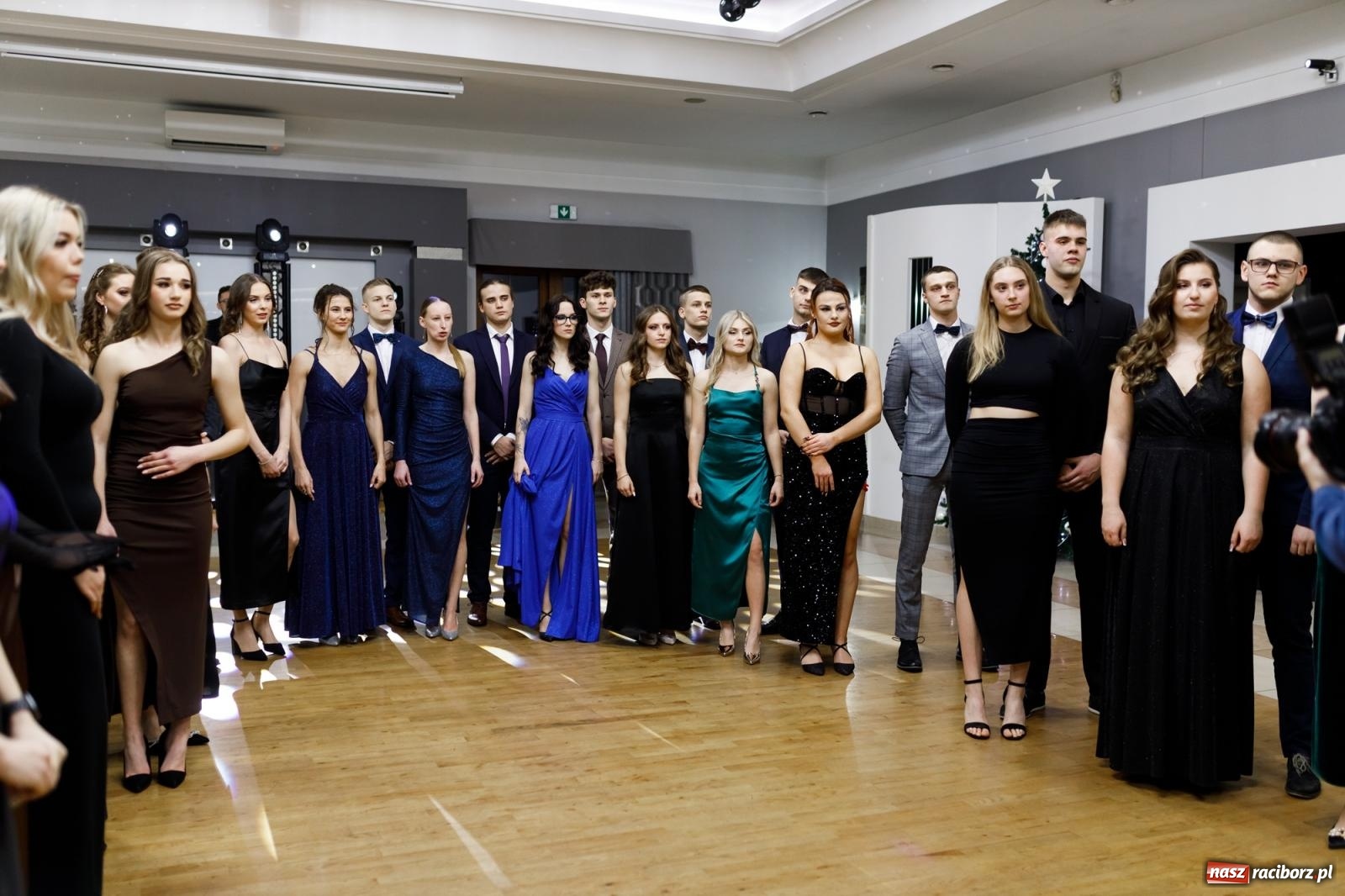 Zdjęcie w galerii na portalu naszraciborz.pl: Studniówka i huczne 100 lat w ZSOMS wiadomości z regionu