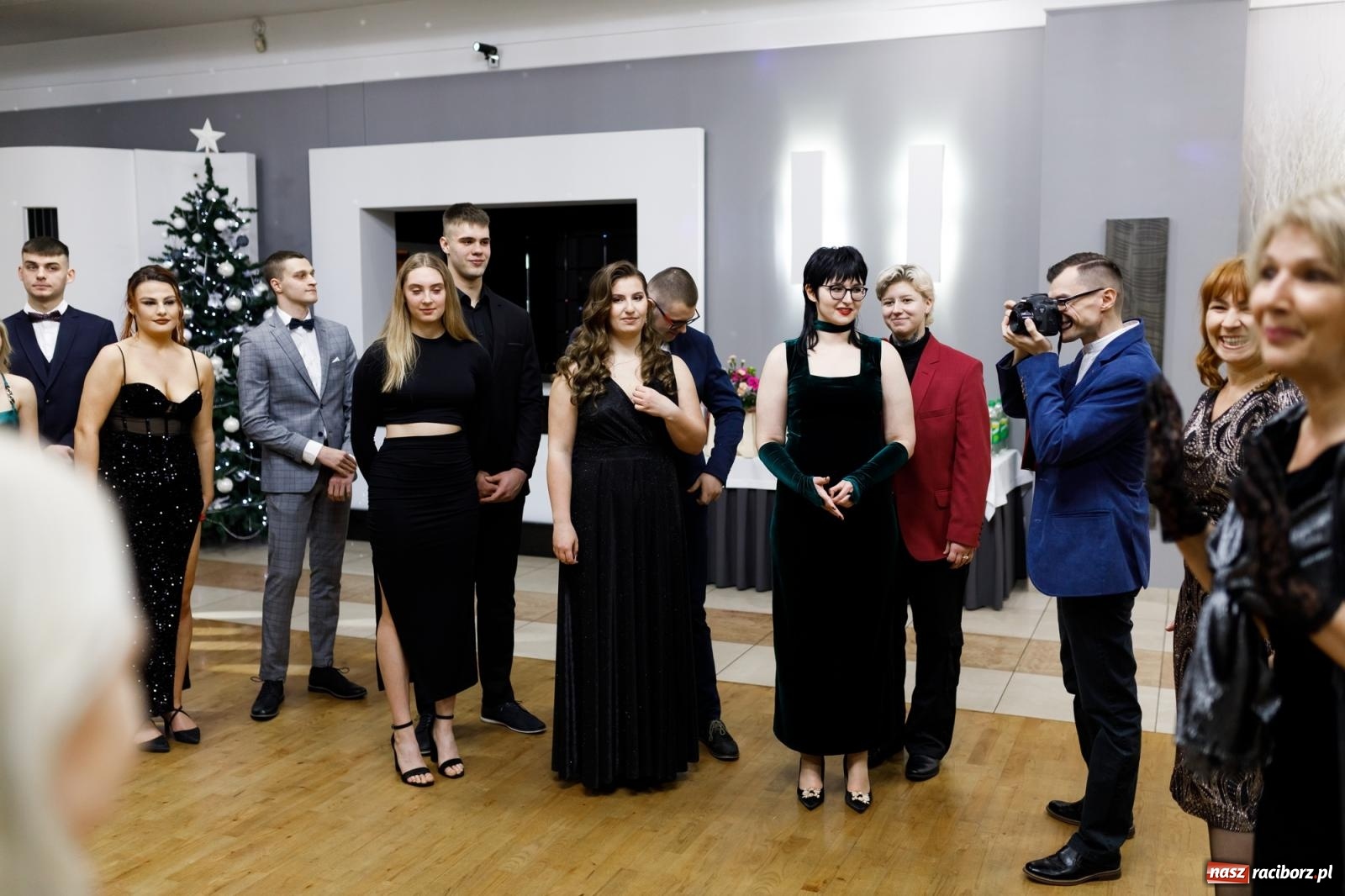 Zdjęcie w galerii na portalu naszraciborz.pl: Studniówka i huczne 100 lat w ZSOMS wiadomości z regionu