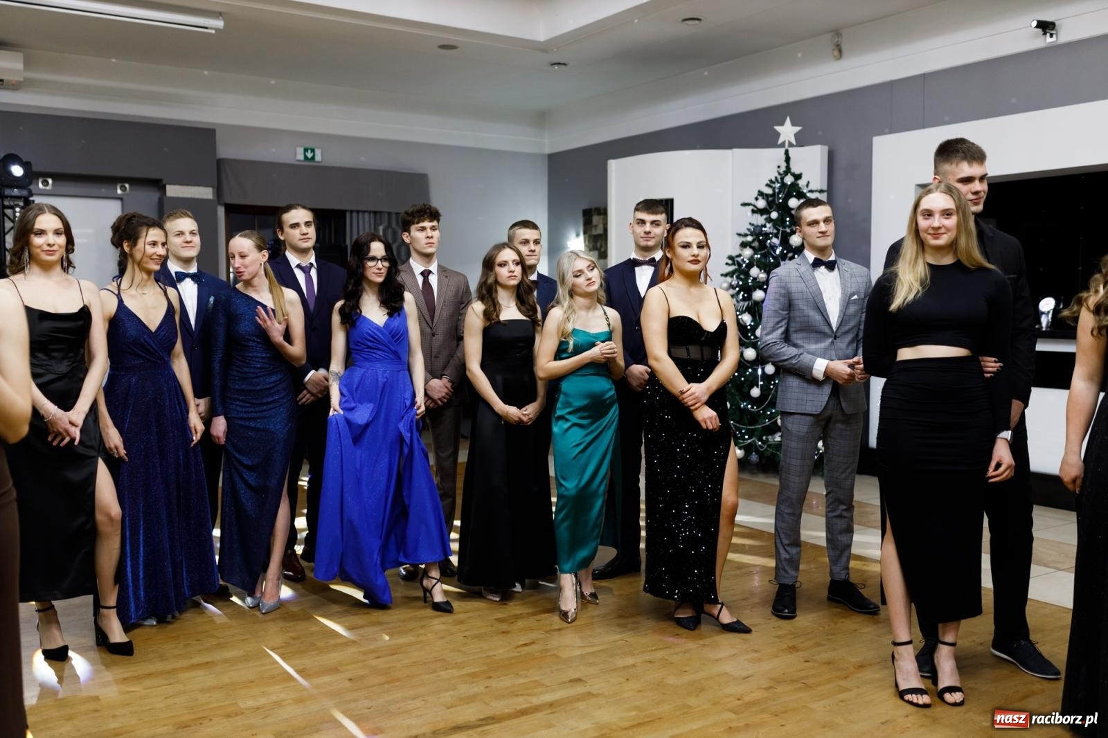 Zdjęcie w galerii na portalu naszraciborz.pl: Studniówka i huczne 100 lat w ZSOMS wiadomości z regionu