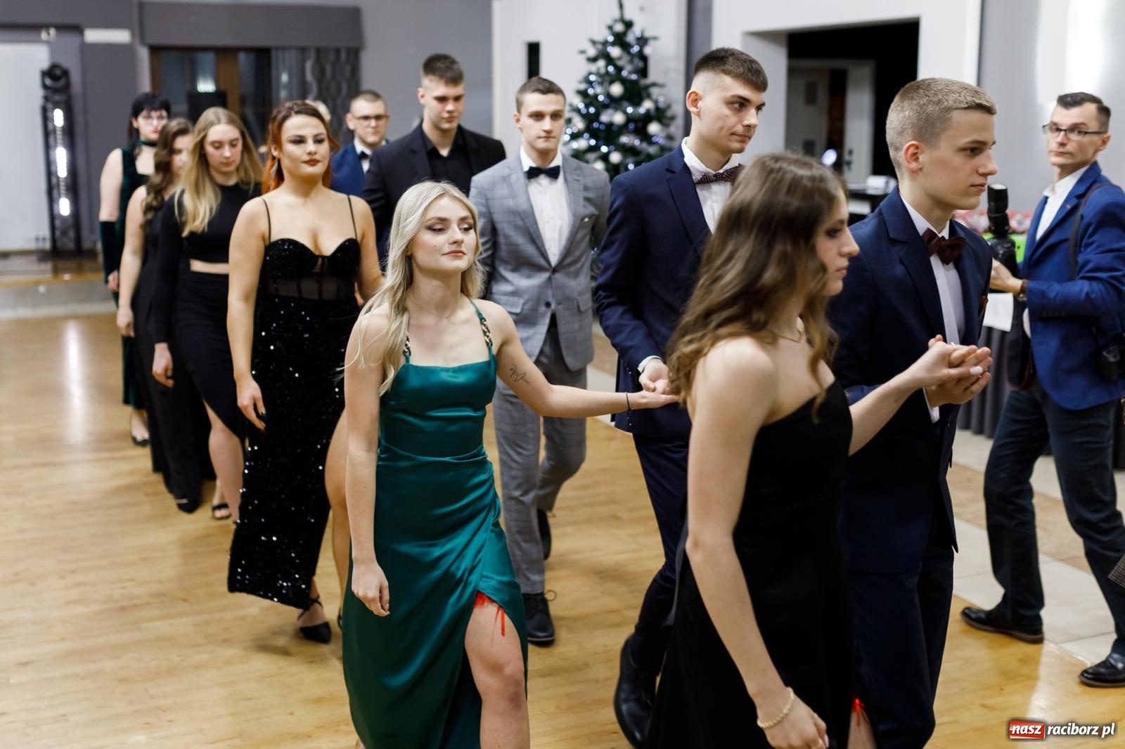 Zdjęcie w galerii na portalu naszraciborz.pl: Studniówka i huczne 100 lat w ZSOMS wiadomości z regionu