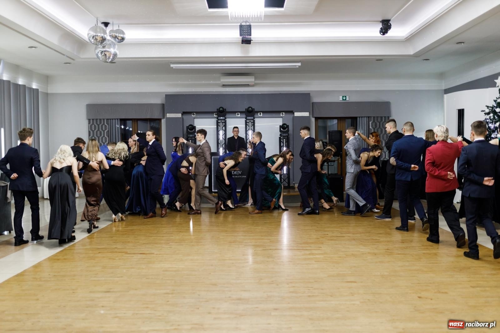 Zdjęcie w galerii na portalu naszraciborz.pl: Studniówka i huczne 100 lat w ZSOMS wiadomości z regionu