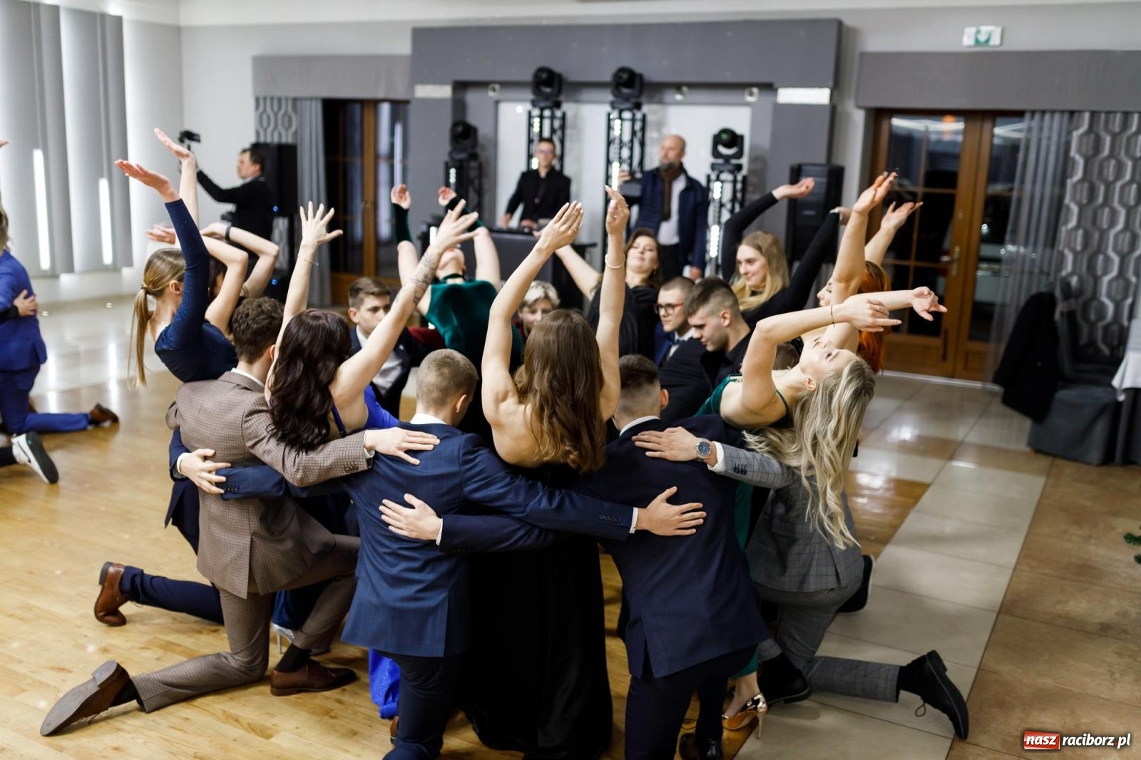 Zdjęcie w galerii na portalu naszraciborz.pl: Studniówka i huczne 100 lat w ZSOMS wiadomości z regionu