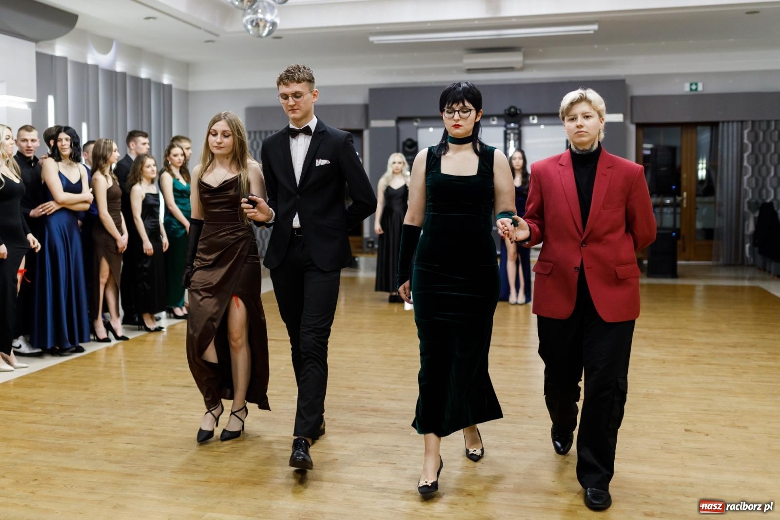 Zdjęcie w galerii na portalu naszraciborz.pl: Studniówka i huczne 100 lat w ZSOMS wiadomości z regionu