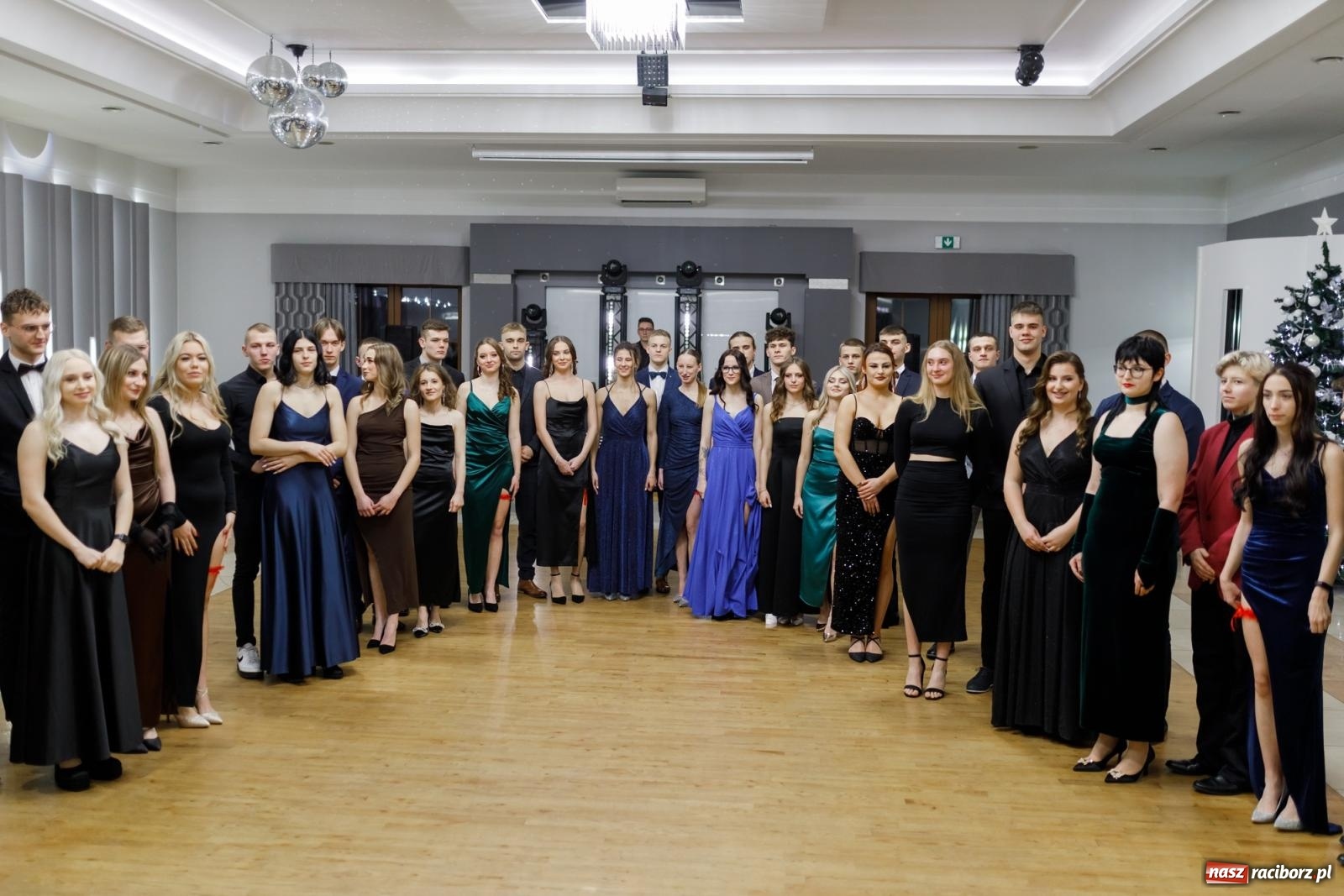 Zdjęcie w galerii na portalu naszraciborz.pl: Studniówka i huczne 100 lat w ZSOMS wiadomości z regionu