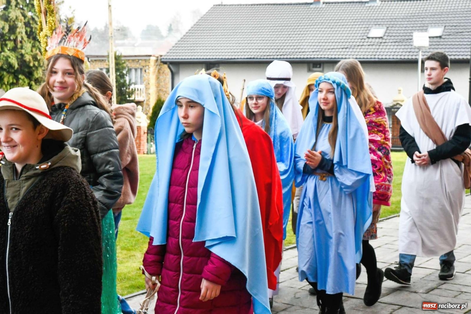 Zdjęcie w galerii na portalu naszraciborz.pl: Kolędnicy misyjni w Raciborzu-Brzeziu zebrali 20 tys. zł wiadomości z regionu