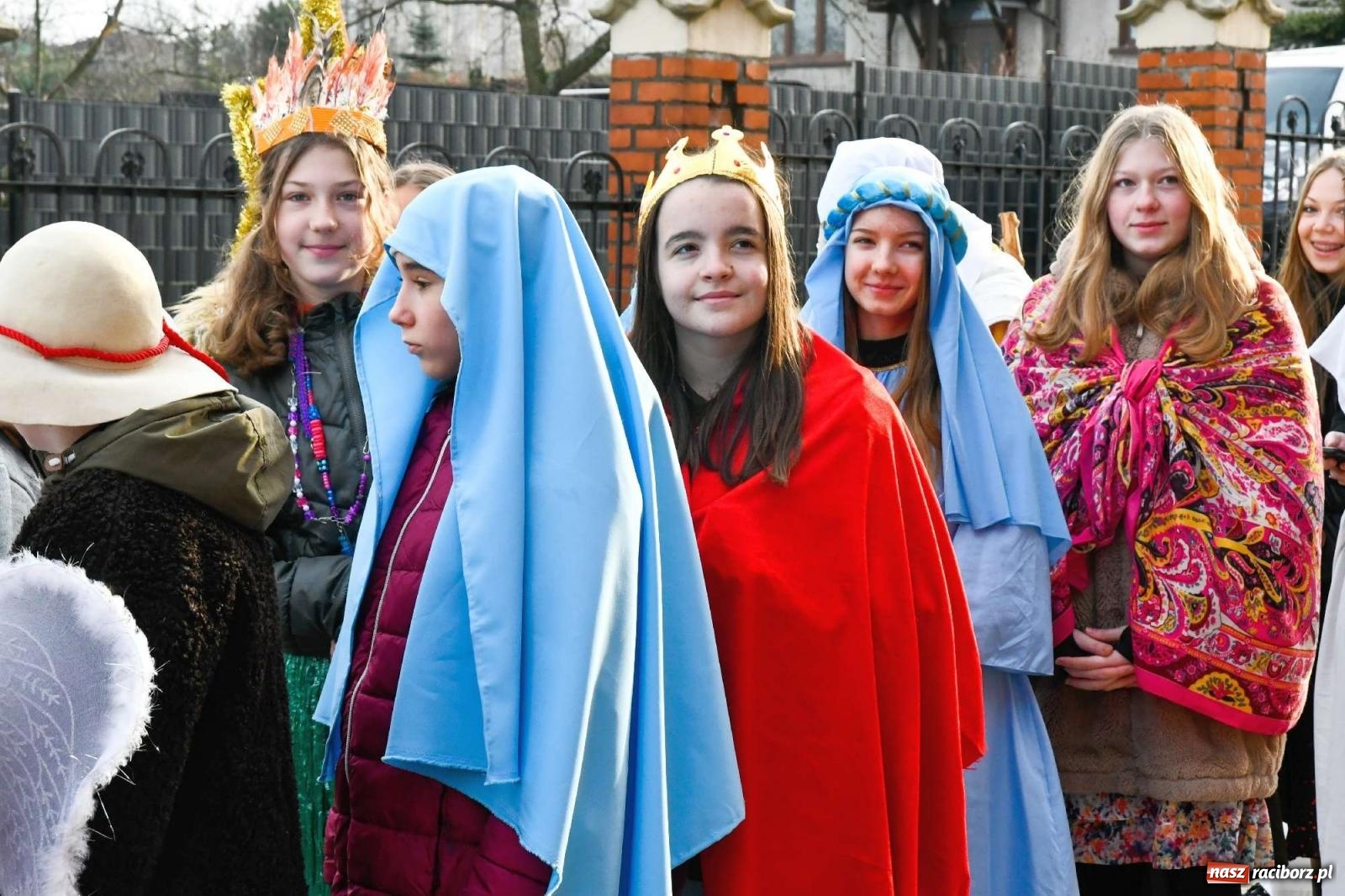 Zdjęcie w galerii na portalu naszraciborz.pl: Kolędnicy misyjni w Raciborzu-Brzeziu zebrali 20 tys. zł wiadomości z regionu