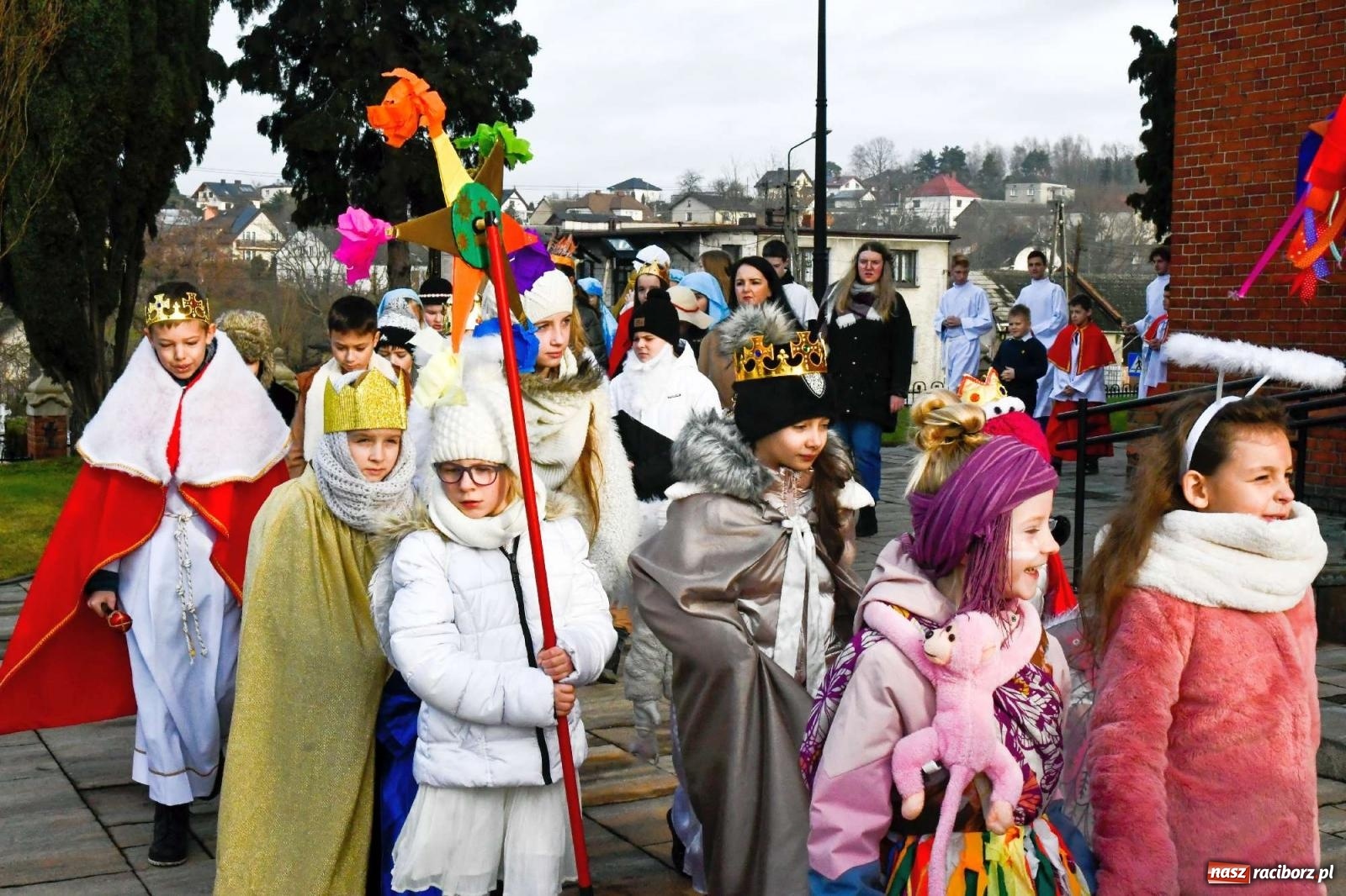 Zdjęcie w galerii na portalu naszraciborz.pl: Kolędnicy misyjni w Raciborzu-Brzeziu zebrali 20 tys. zł wiadomości z regionu