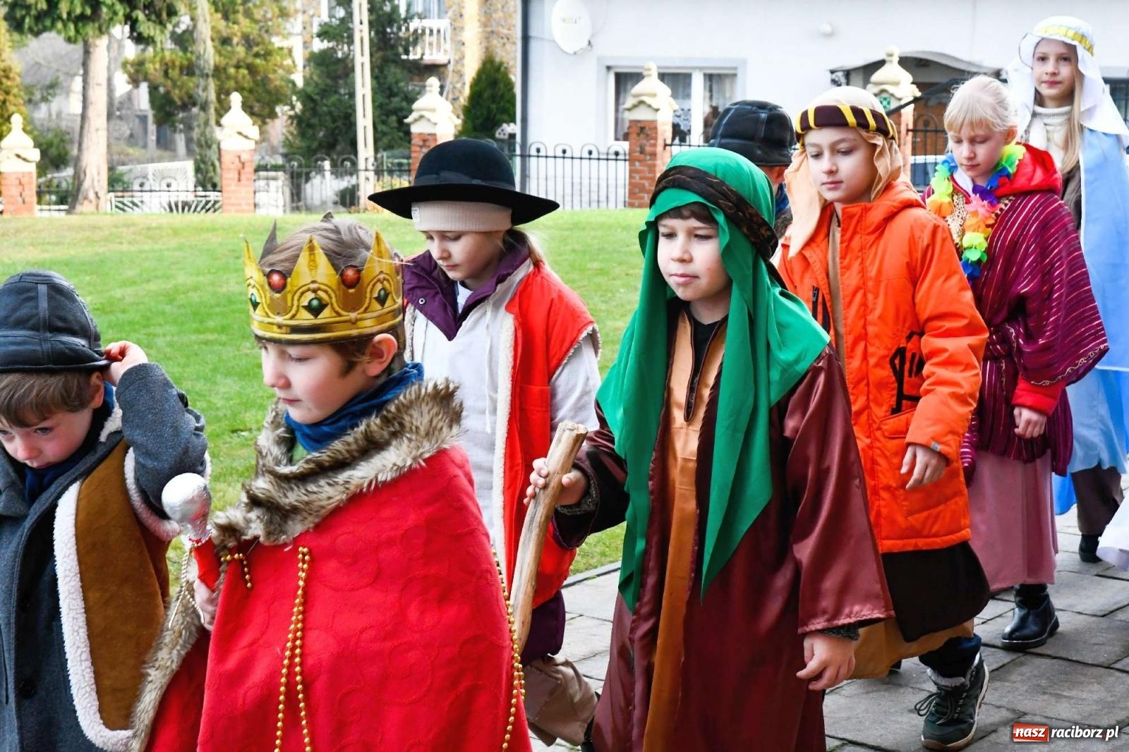 Zdjęcie w galerii na portalu naszraciborz.pl: Kolędnicy misyjni w Raciborzu-Brzeziu zebrali 20 tys. zł wiadomości z regionu