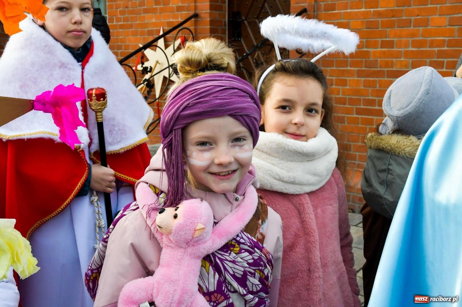 Zdjęcie w galerii na portalu naszraciborz.pl: Kolędnicy misyjni w Raciborzu-Brzeziu zebrali 20 tys. zł wiadomości z regionu