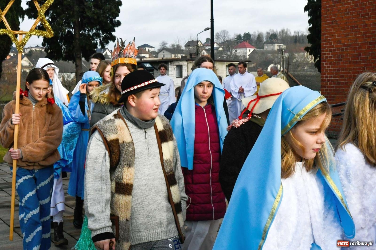 Zdjęcie w galerii na portalu naszraciborz.pl: Kolędnicy misyjni w Raciborzu-Brzeziu zebrali 20 tys. zł wiadomości z regionu