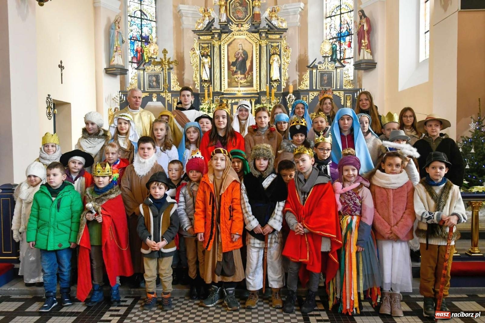 Zdjęcie w galerii na portalu naszraciborz.pl: Kolędnicy misyjni w Raciborzu-Brzeziu zebrali 20 tys. zł wiadomości z regionu