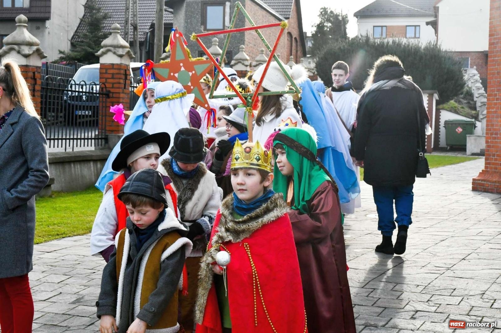 Zdjęcie w galerii na portalu naszraciborz.pl: Kolędnicy misyjni w Raciborzu-Brzeziu zebrali 20 tys. zł wiadomości z regionu