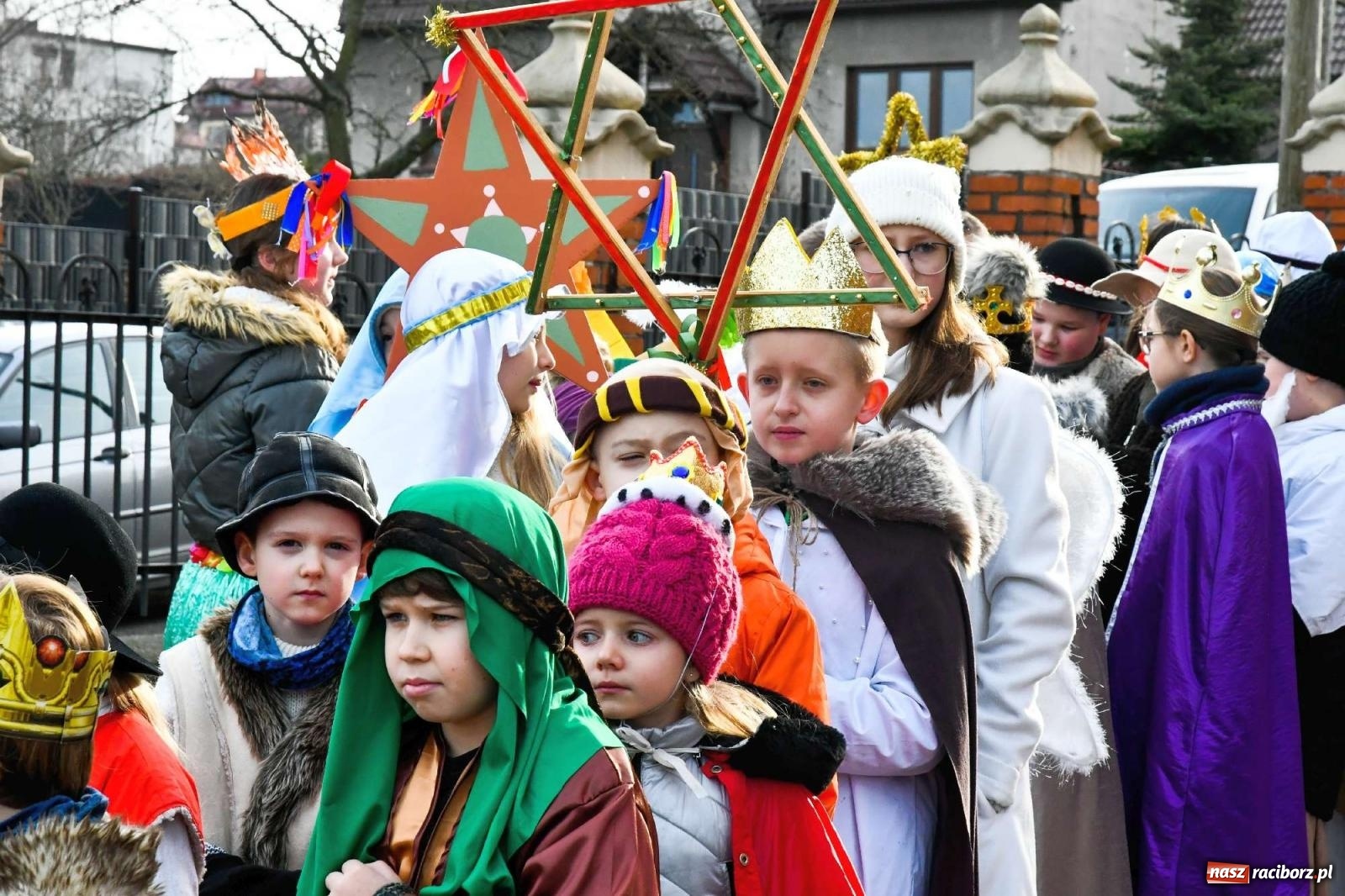Zdjęcie w galerii na portalu naszraciborz.pl: Kolędnicy misyjni w Raciborzu-Brzeziu zebrali 20 tys. zł wiadomości z regionu