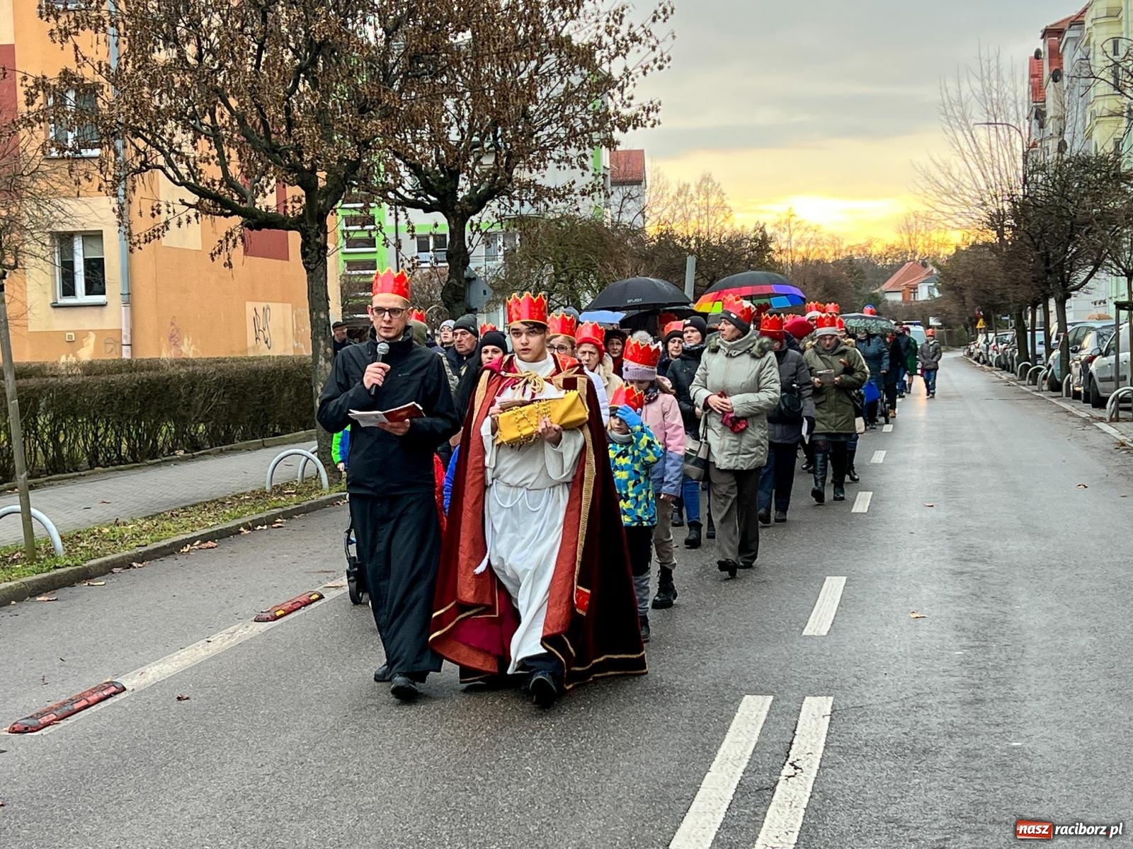 Zdjęcie w galerii na portalu naszraciborz.pl: Tłumy na Orszaku Trzech Króli w Raciborzu [FOTO i WIDEO] wiadomości z regionu