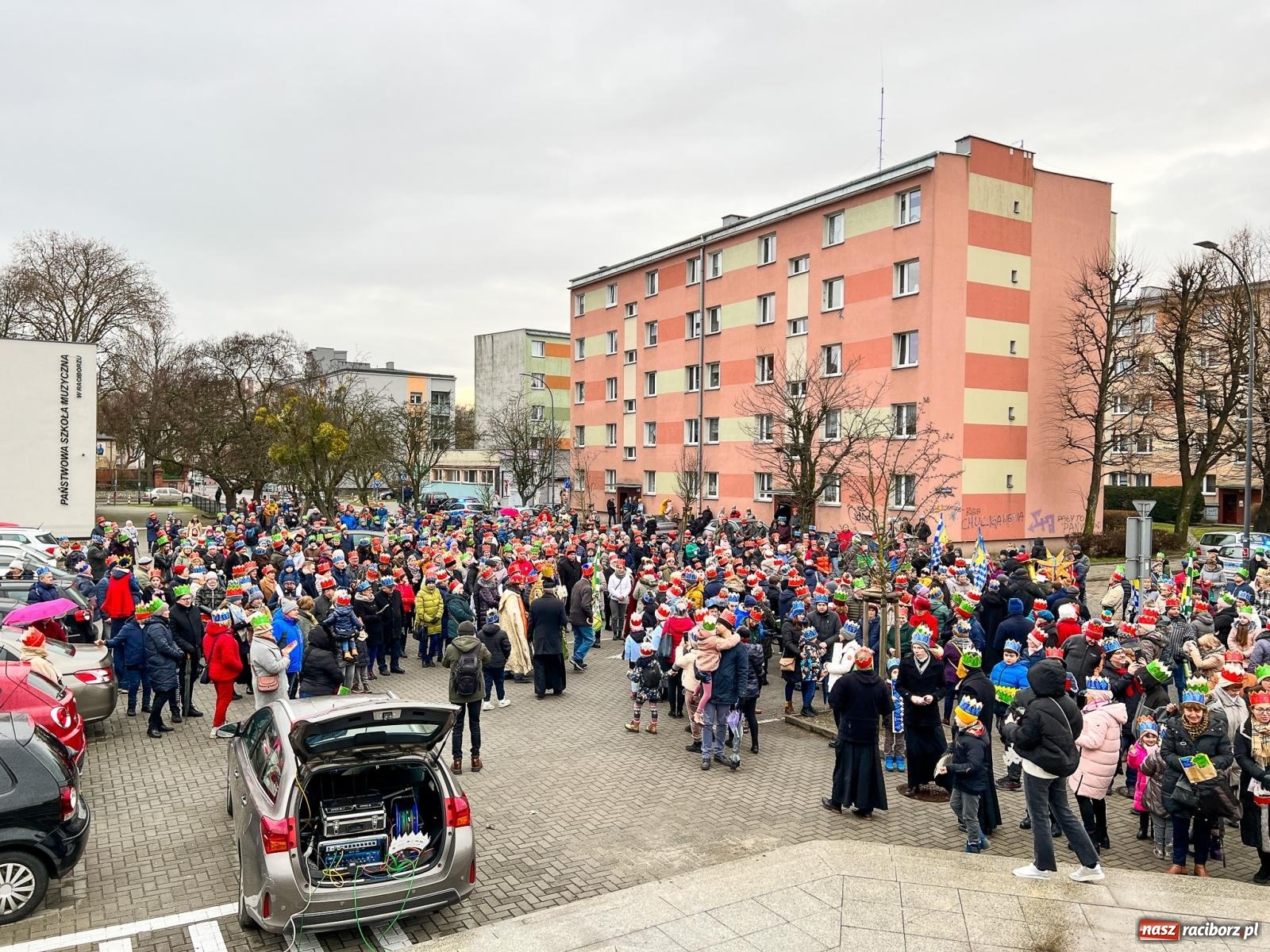 Zdjęcie w galerii na portalu naszraciborz.pl: Tłumy na Orszaku Trzech Króli w Raciborzu [FOTO i WIDEO] wiadomości z regionu