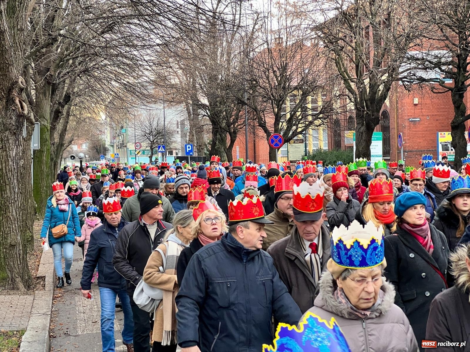 Zdjęcie w galerii na portalu naszraciborz.pl: Tłumy na Orszaku Trzech Króli w Raciborzu [FOTO i WIDEO] wiadomości z regionu