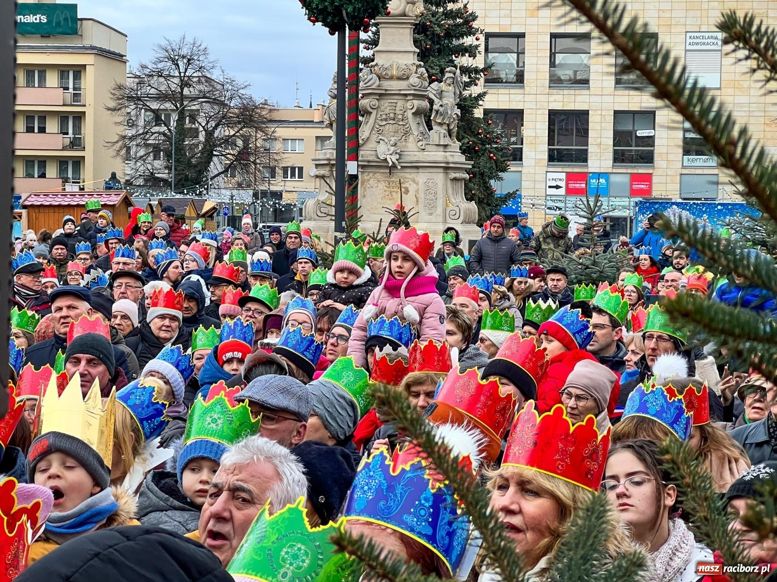 Zdjęcie w galerii na portalu naszraciborz.pl: Tłumy na Orszaku Trzech Króli w Raciborzu [FOTO i WIDEO] wiadomości z regionu