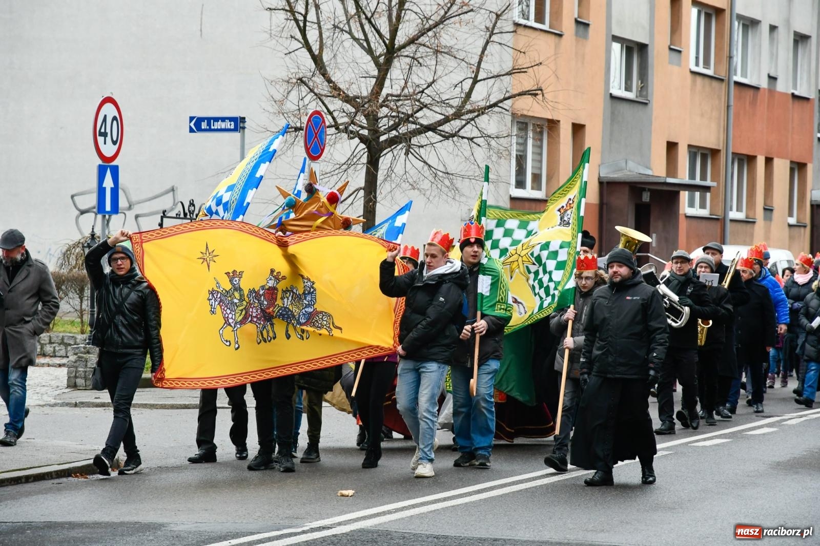 Zdjęcie w galerii na portalu naszraciborz.pl: Tłumy na Orszaku Trzech Króli w Raciborzu [FOTO i WIDEO] wiadomości z regionu