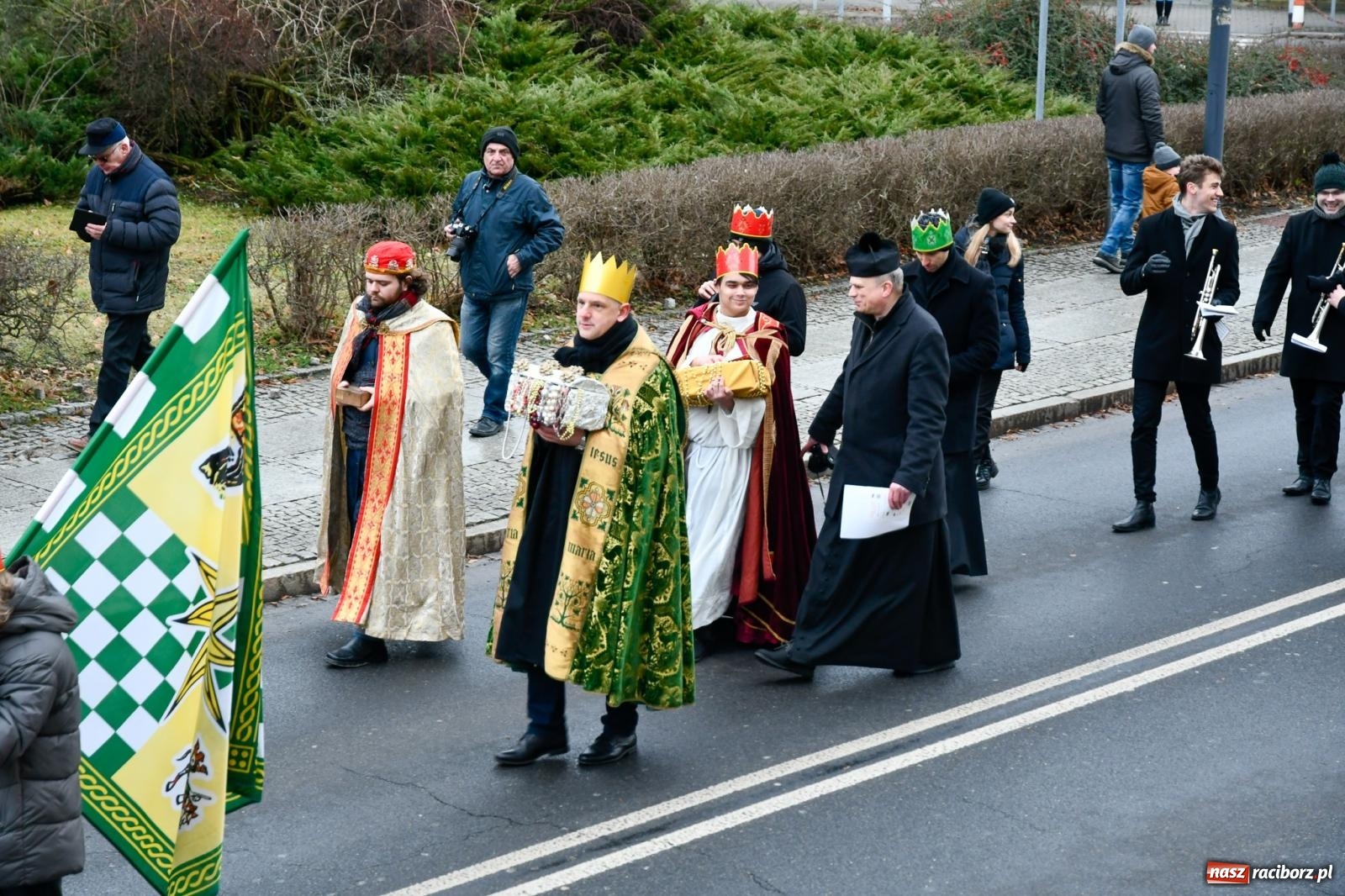 Zdjęcie w galerii na portalu naszraciborz.pl: Tłumy na Orszaku Trzech Króli w Raciborzu [FOTO i WIDEO] wiadomości z regionu