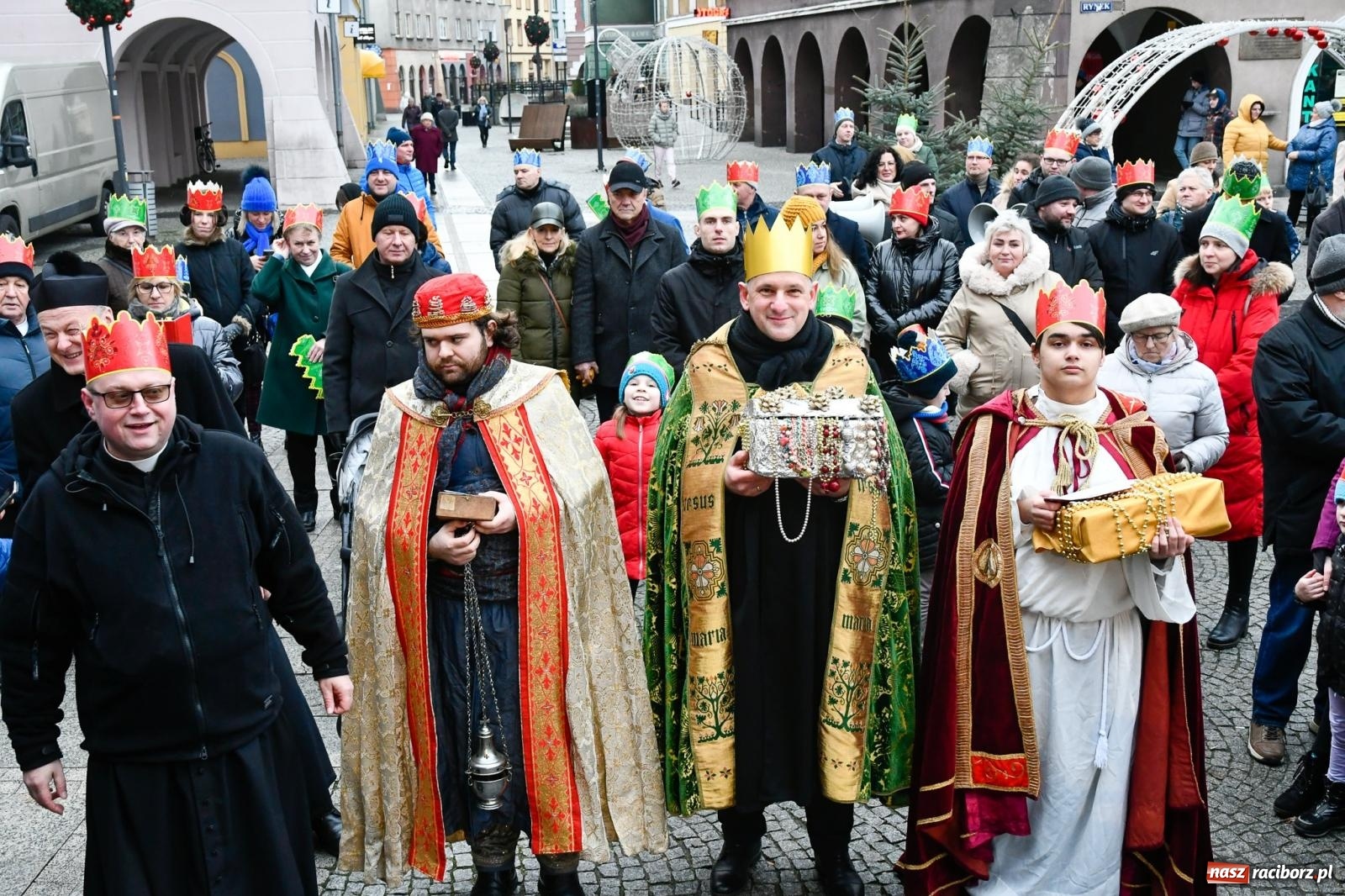 Zdjęcie w galerii na portalu naszraciborz.pl: Tłumy na Orszaku Trzech Króli w Raciborzu [FOTO i WIDEO] wiadomości z regionu