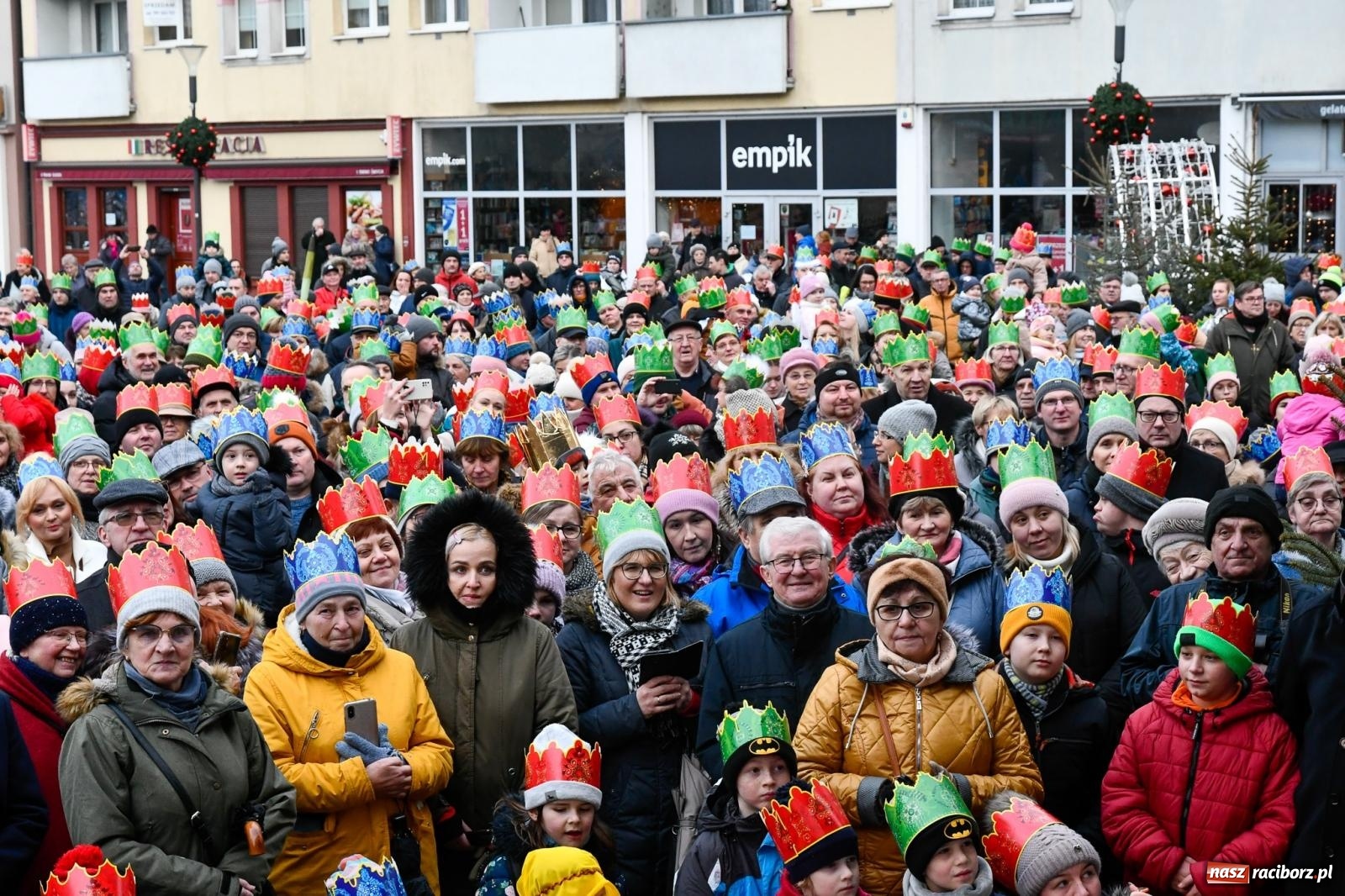 Zdjęcie w galerii na portalu naszraciborz.pl: Tłumy na Orszaku Trzech Króli w Raciborzu [FOTO i WIDEO] wiadomości z regionu