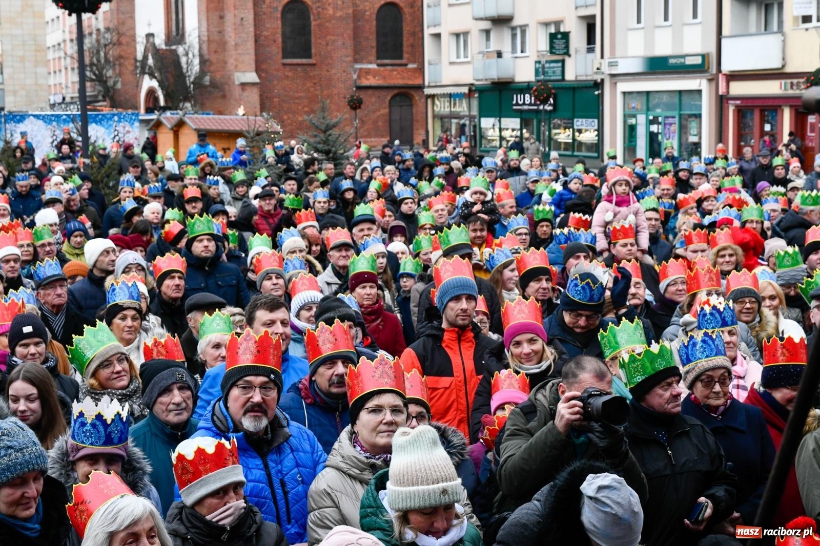 Zdjęcie w galerii na portalu naszraciborz.pl: Tłumy na Orszaku Trzech Króli w Raciborzu [FOTO i WIDEO] wiadomości z regionu