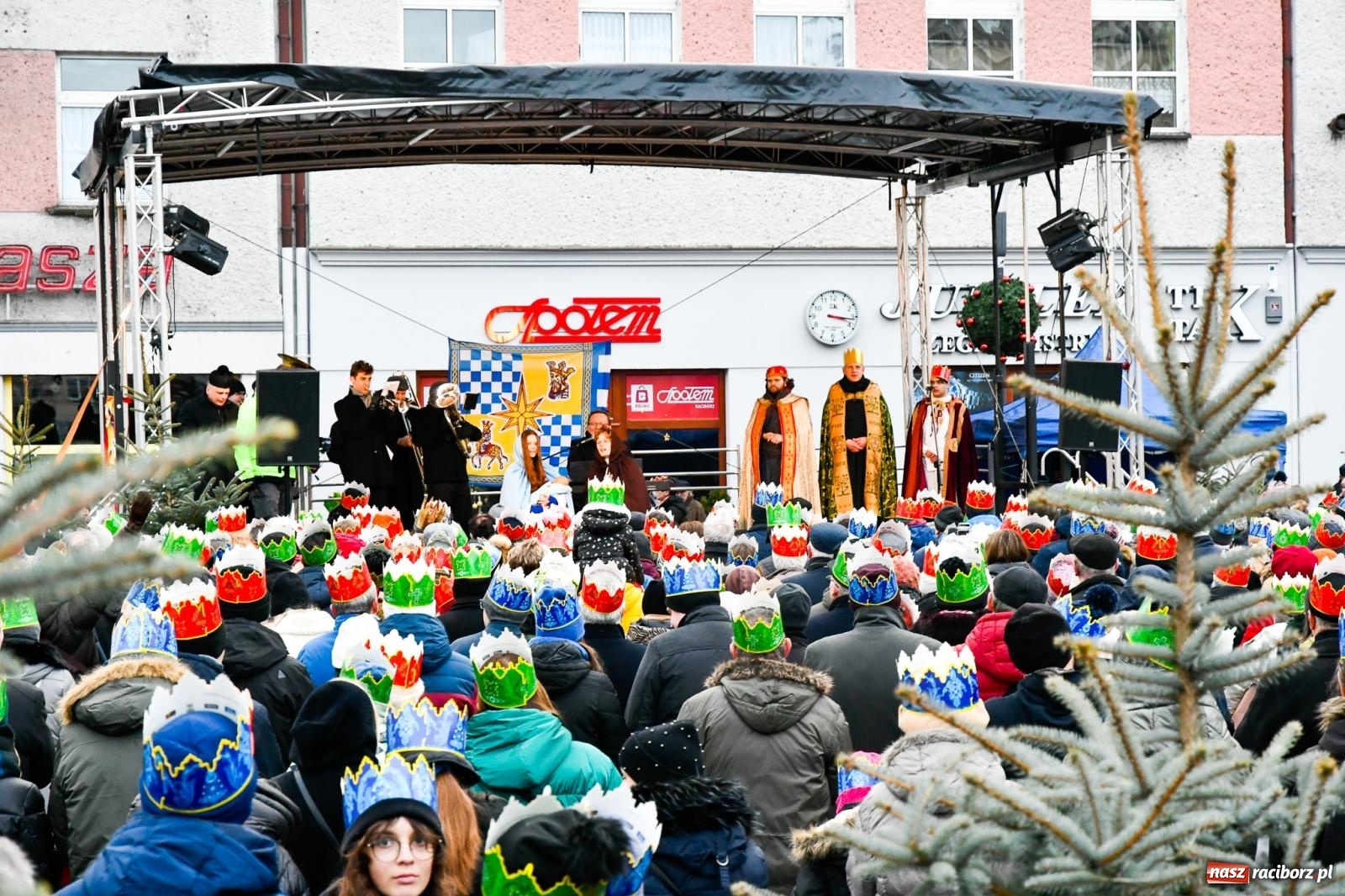 Zdjęcie w galerii na portalu naszraciborz.pl: Tłumy na Orszaku Trzech Króli w Raciborzu [FOTO i WIDEO] wiadomości z regionu