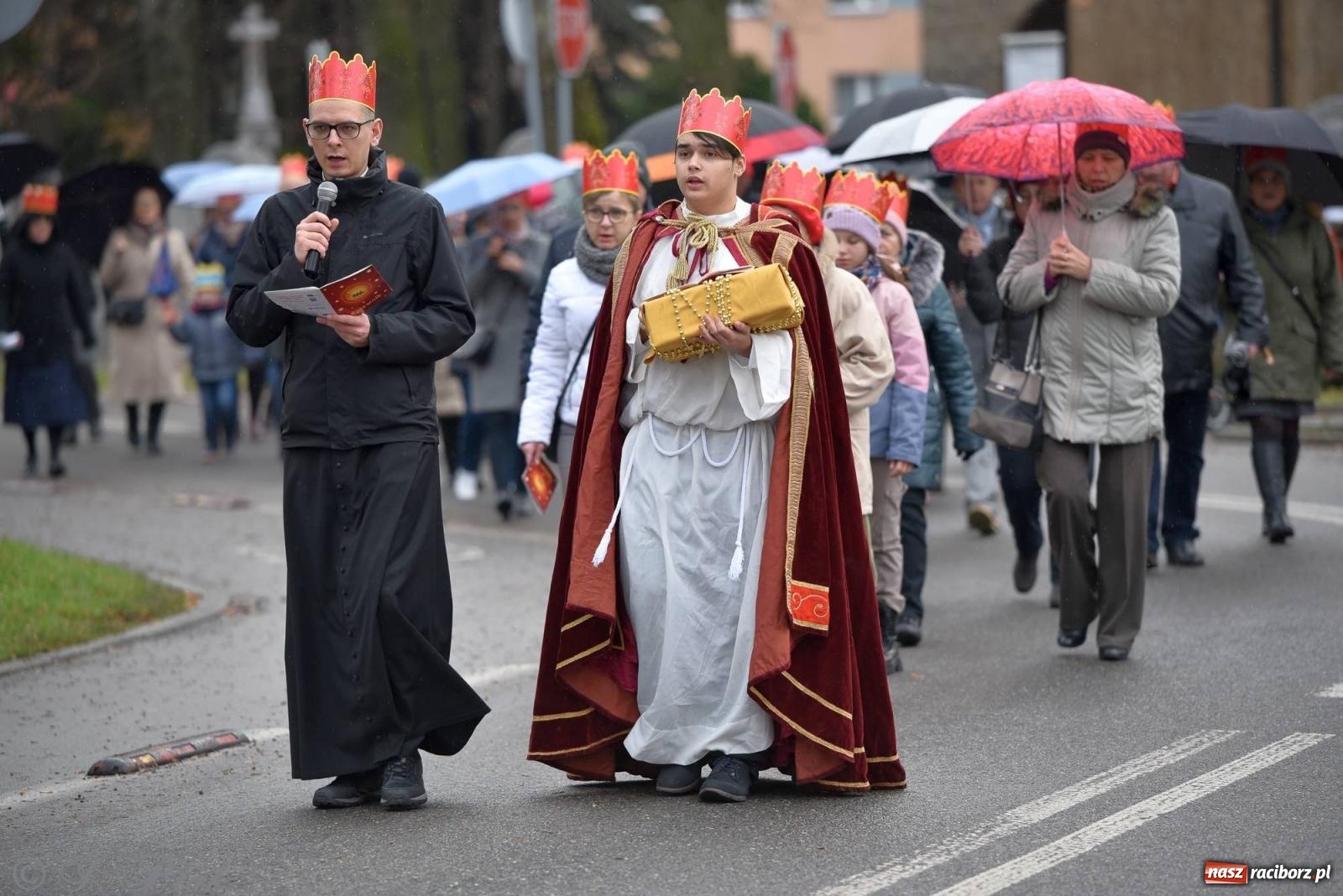Zdjęcie w galerii na portalu naszraciborz.pl: Niech prowadzi nas gwiazda. Orszak Trzech Króli w Raciborzu i jego znaczenie [FOTO] wiadomości z regionu
