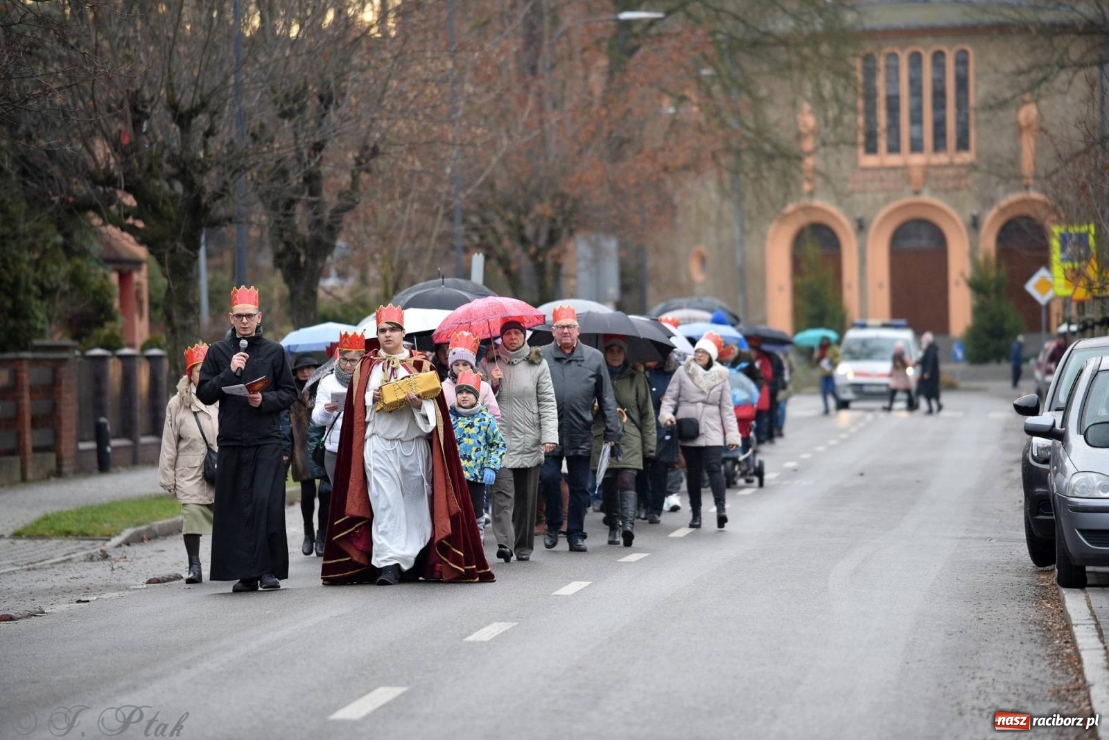 Zdjęcie w galerii na portalu naszraciborz.pl: Niech prowadzi nas gwiazda. Orszak Trzech Króli w Raciborzu i jego znaczenie [FOTO] wiadomości z regionu