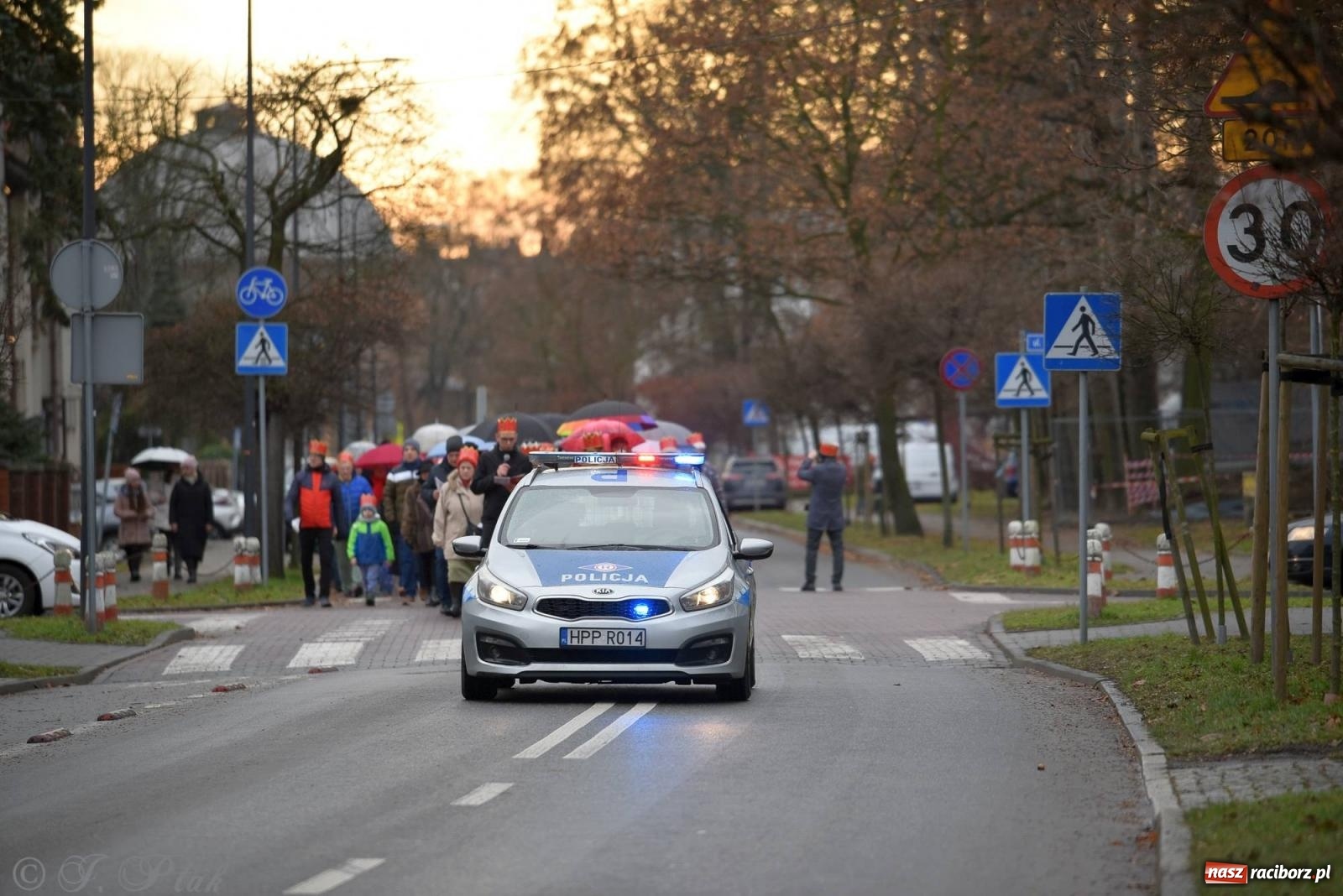 Zdjęcie w galerii na portalu naszraciborz.pl: Niech prowadzi nas gwiazda. Orszak Trzech Króli w Raciborzu i jego znaczenie [FOTO] wiadomości z regionu