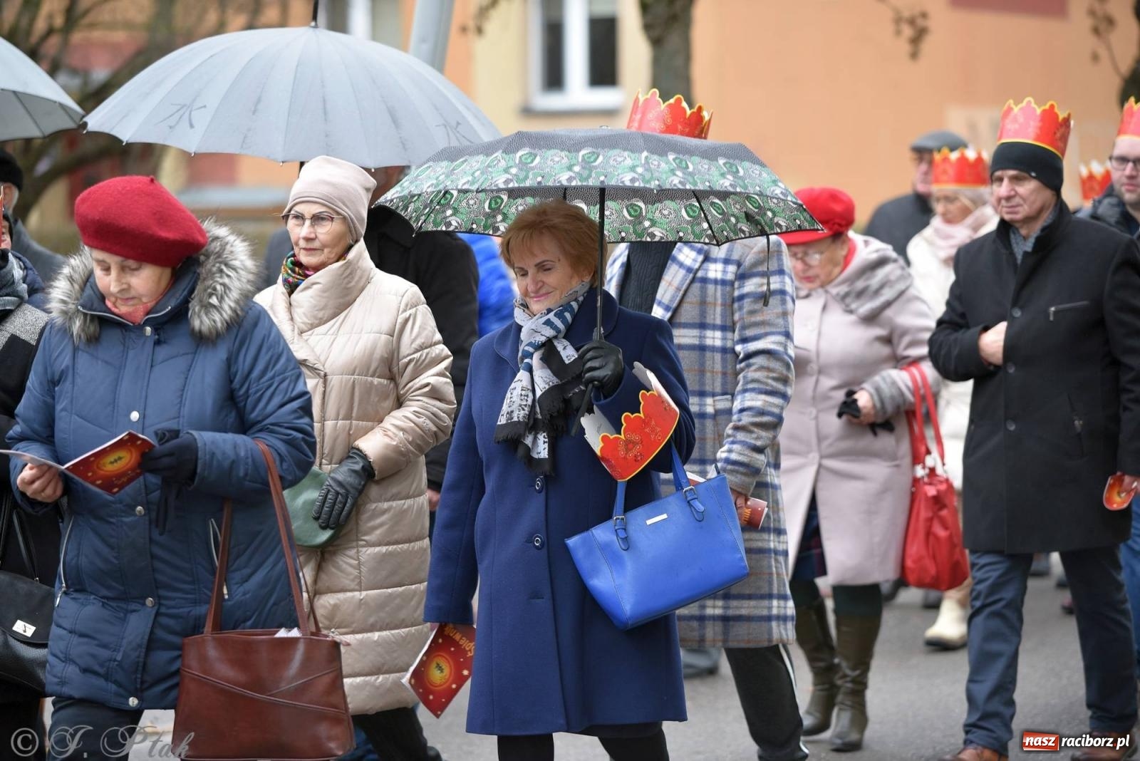 Zdjęcie w galerii na portalu naszraciborz.pl: Niech prowadzi nas gwiazda. Orszak Trzech Króli w Raciborzu i jego znaczenie [FOTO] wiadomości z regionu
