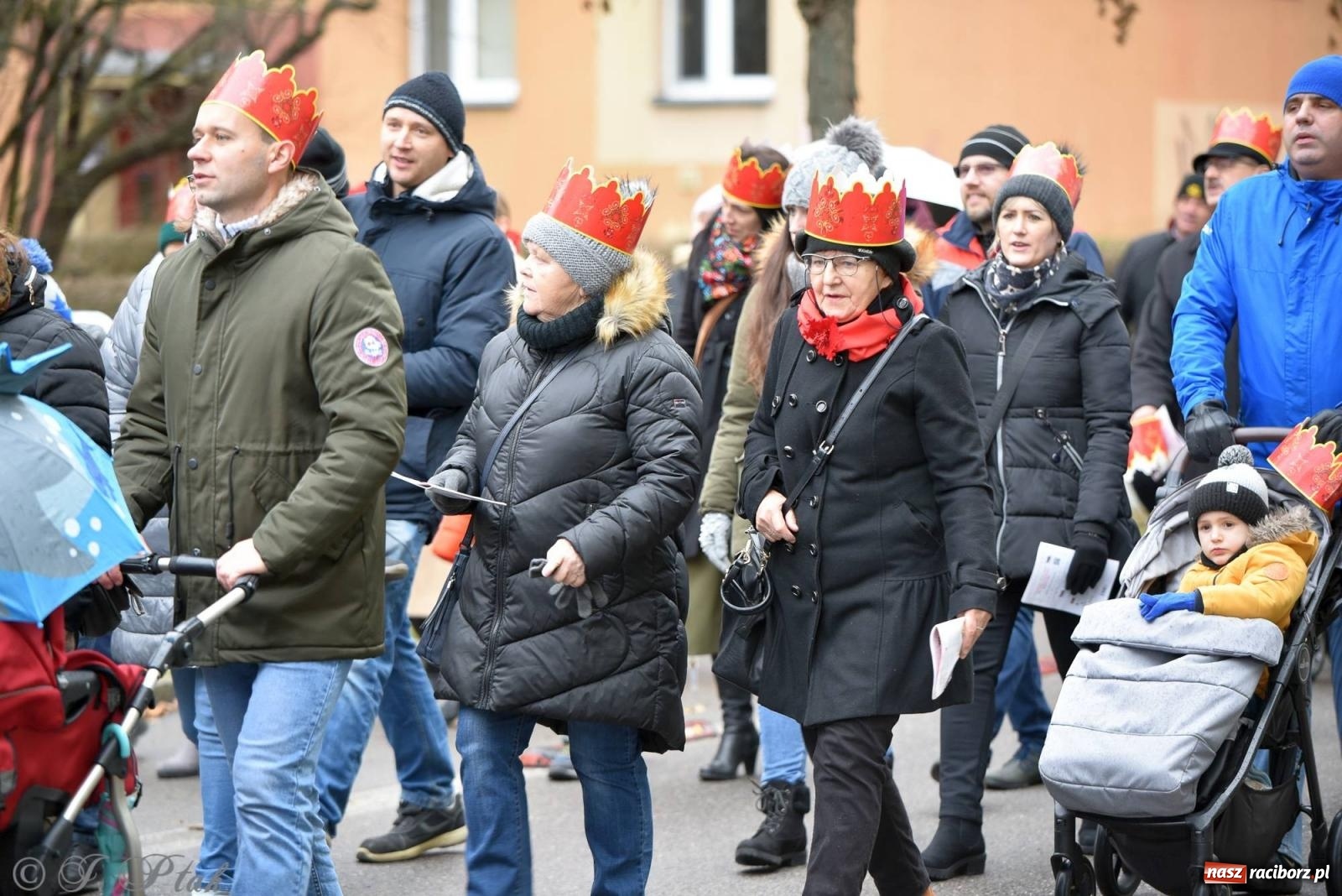 Zdjęcie w galerii na portalu naszraciborz.pl: Niech prowadzi nas gwiazda. Orszak Trzech Króli w Raciborzu i jego znaczenie [FOTO] wiadomości z regionu