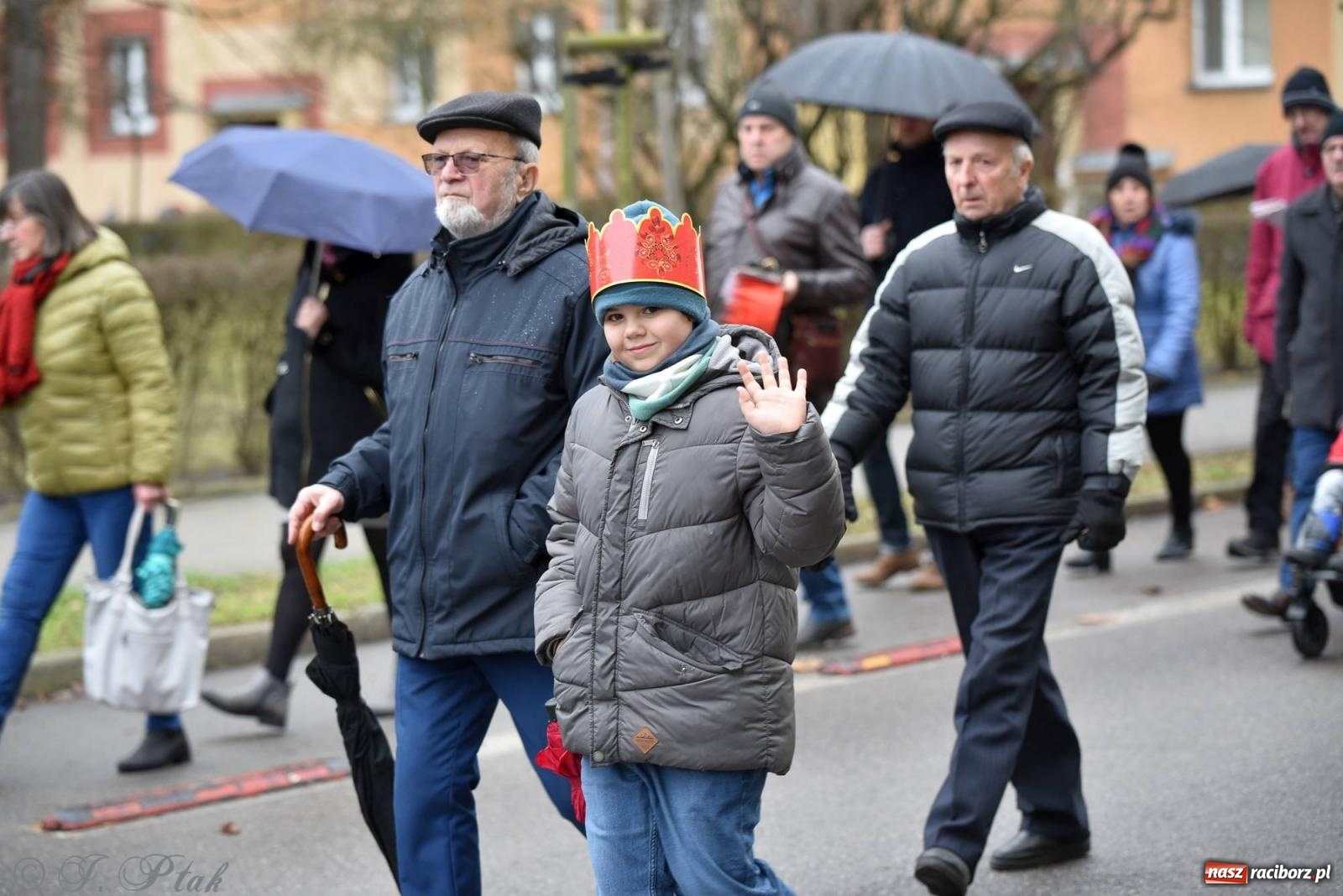 Zdjęcie w galerii na portalu naszraciborz.pl: Niech prowadzi nas gwiazda. Orszak Trzech Króli w Raciborzu i jego znaczenie [FOTO] wiadomości z regionu
