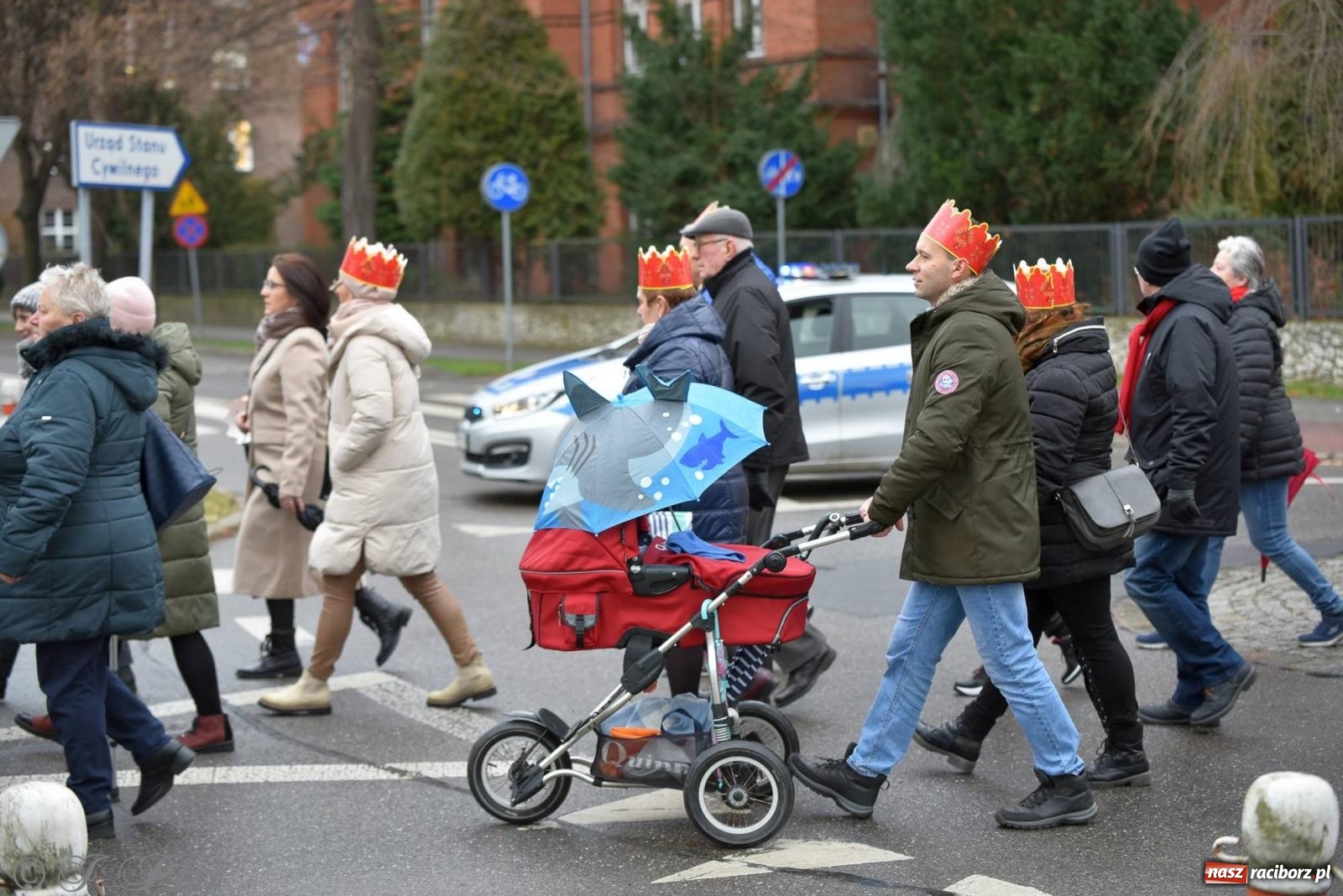 Zdjęcie w galerii na portalu naszraciborz.pl: Niech prowadzi nas gwiazda. Orszak Trzech Króli w Raciborzu i jego znaczenie [FOTO] wiadomości z regionu