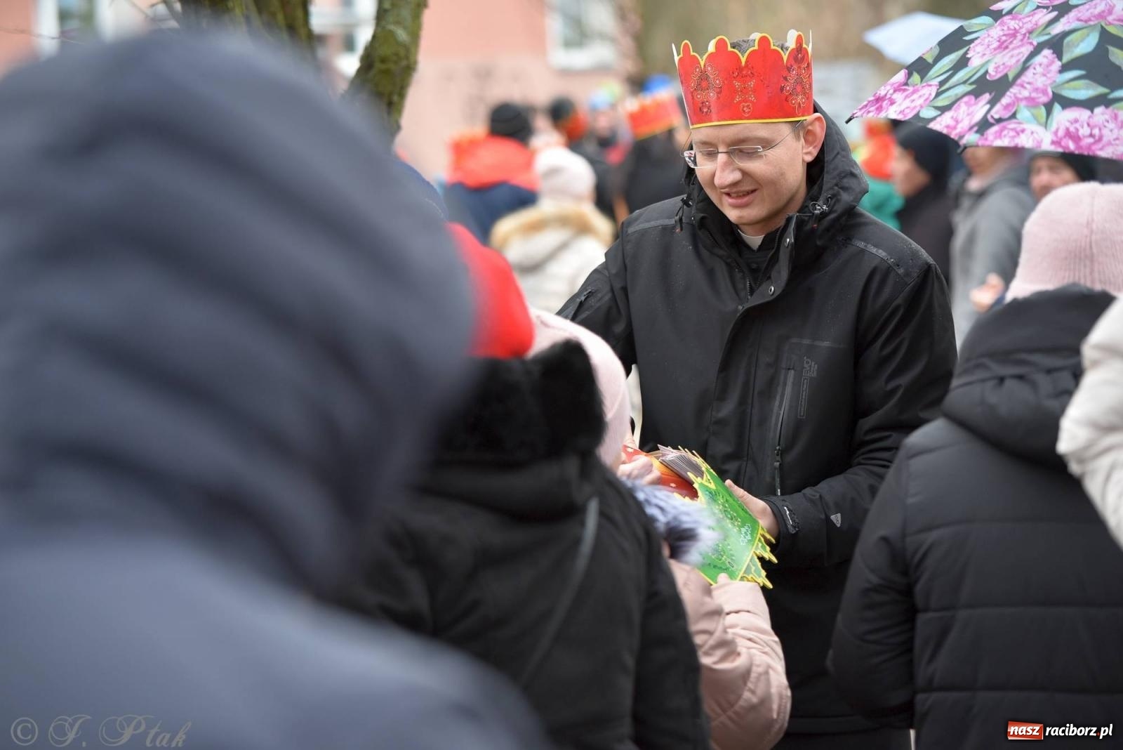 Zdjęcie w galerii na portalu naszraciborz.pl: Niech prowadzi nas gwiazda. Orszak Trzech Króli w Raciborzu i jego znaczenie [FOTO] wiadomości z regionu