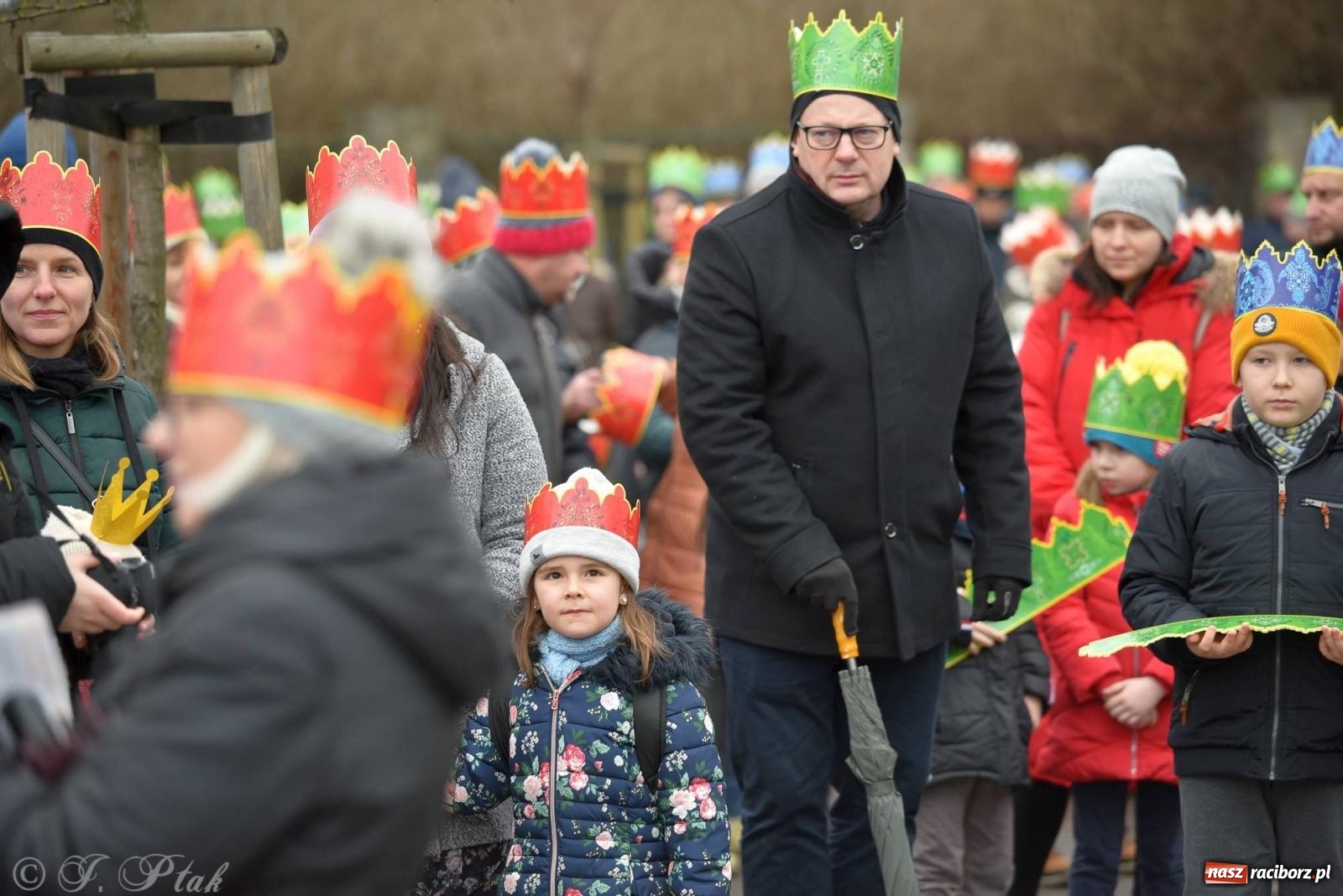 Zdjęcie w galerii na portalu naszraciborz.pl: Niech prowadzi nas gwiazda. Orszak Trzech Króli w Raciborzu i jego znaczenie [FOTO] wiadomości z regionu