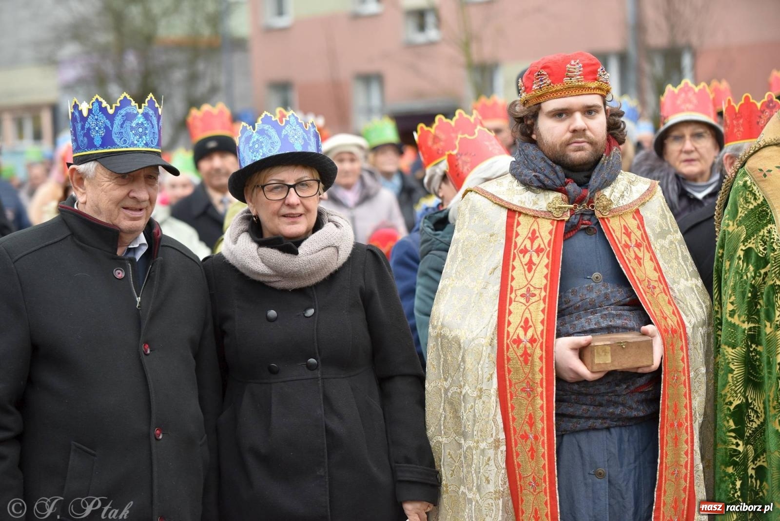 Zdjęcie w galerii na portalu naszraciborz.pl: Niech prowadzi nas gwiazda. Orszak Trzech Króli w Raciborzu i jego znaczenie [FOTO] wiadomości z regionu
