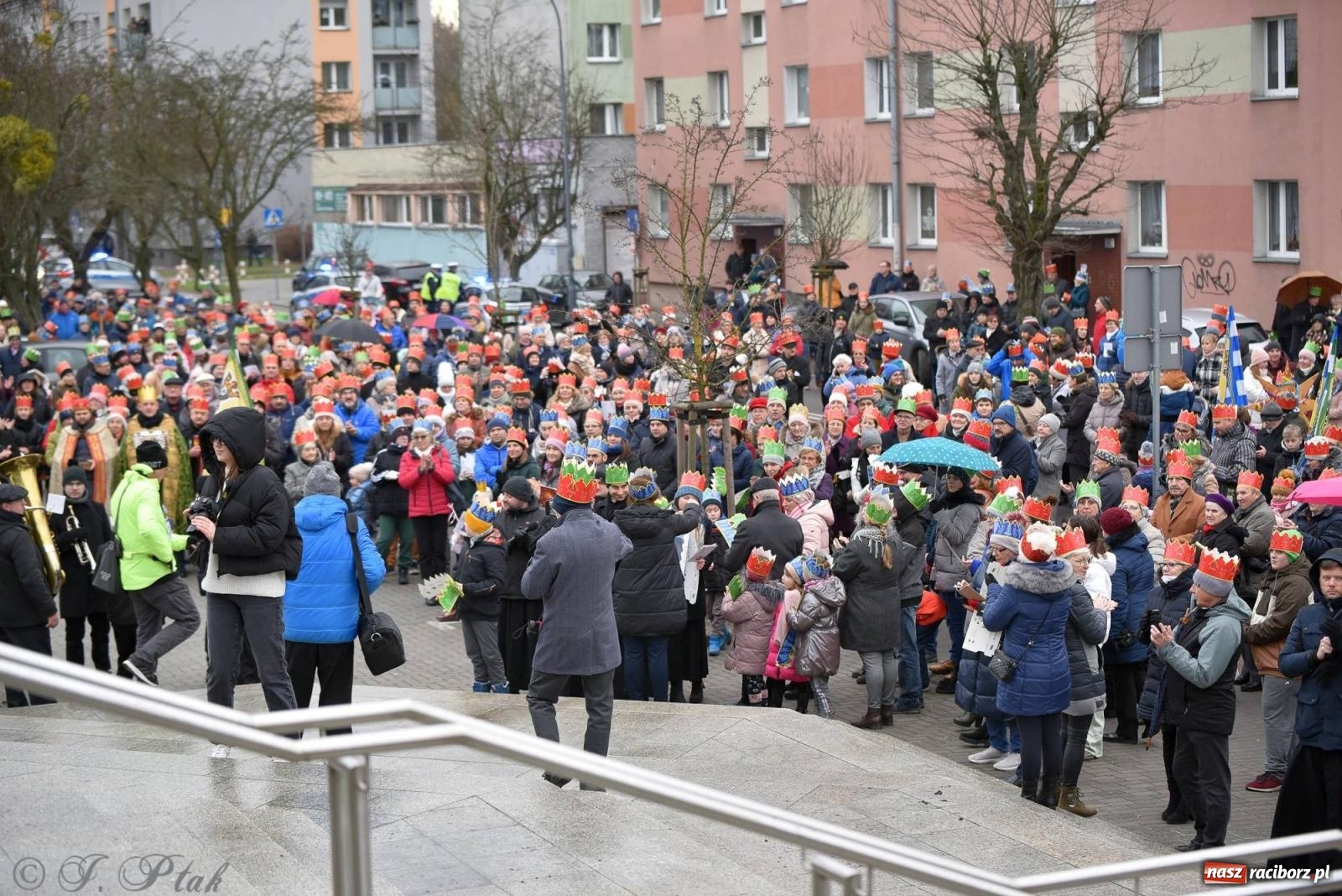 Zdjęcie w galerii na portalu naszraciborz.pl: Niech prowadzi nas gwiazda. Orszak Trzech Króli w Raciborzu i jego znaczenie [FOTO] wiadomości z regionu