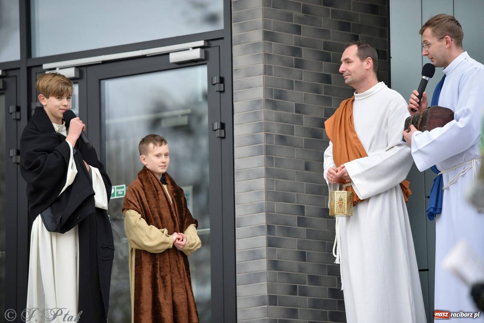 Zdjęcie w galerii na portalu naszraciborz.pl: Niech prowadzi nas gwiazda. Orszak Trzech Króli w Raciborzu i jego znaczenie [FOTO] wiadomości z regionu