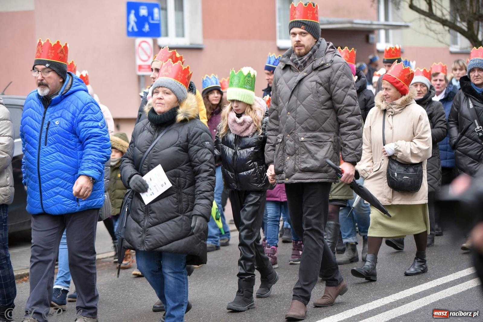 Zdjęcie w galerii na portalu naszraciborz.pl: Niech prowadzi nas gwiazda. Orszak Trzech Króli w Raciborzu i jego znaczenie [FOTO] wiadomości z regionu
