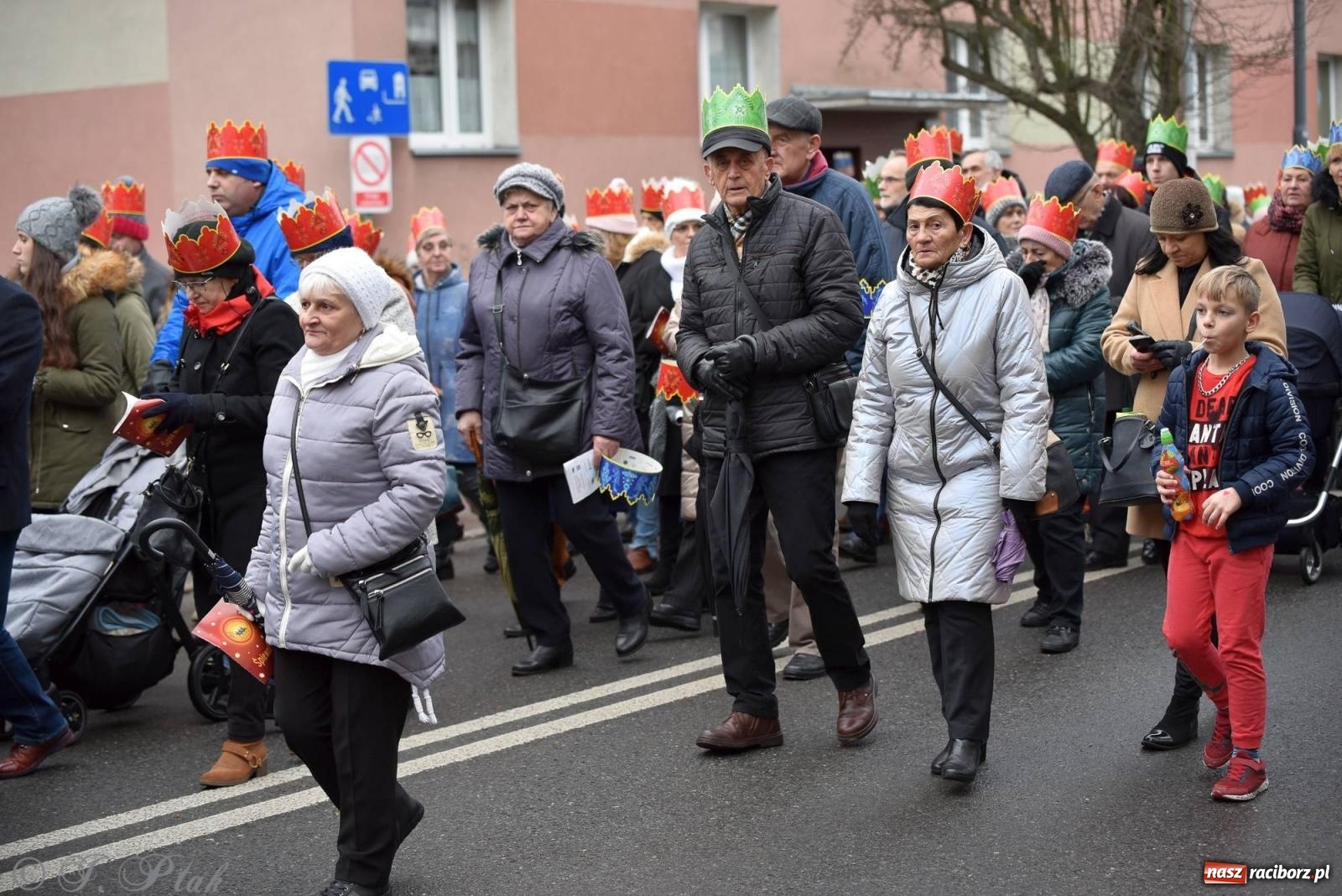 Zdjęcie w galerii na portalu naszraciborz.pl: Niech prowadzi nas gwiazda. Orszak Trzech Króli w Raciborzu i jego znaczenie [FOTO] wiadomości z regionu