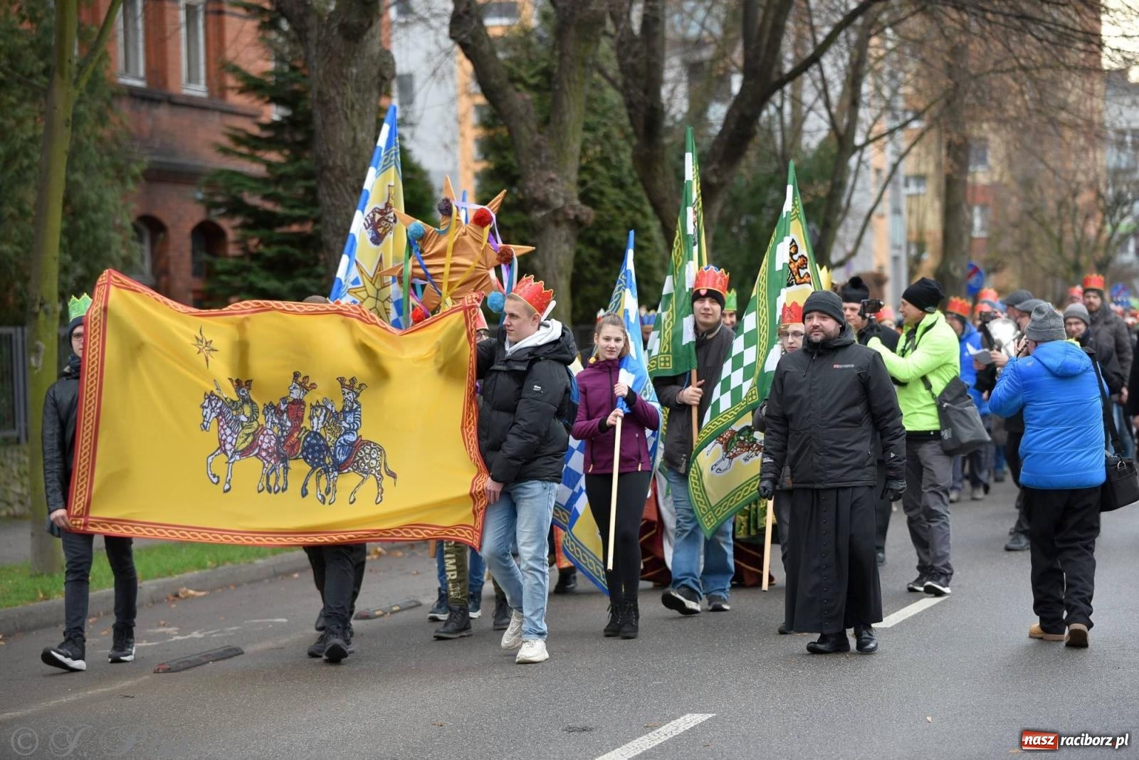 Zdjęcie w galerii na portalu naszraciborz.pl: Niech prowadzi nas gwiazda. Orszak Trzech Króli w Raciborzu i jego znaczenie [FOTO] wiadomości z regionu