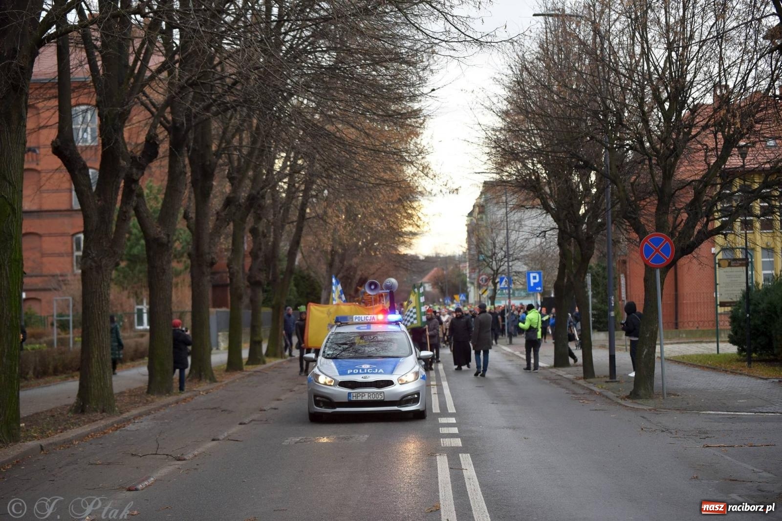 Zdjęcie w galerii na portalu naszraciborz.pl: Niech prowadzi nas gwiazda. Orszak Trzech Króli w Raciborzu i jego znaczenie [FOTO] wiadomości z regionu