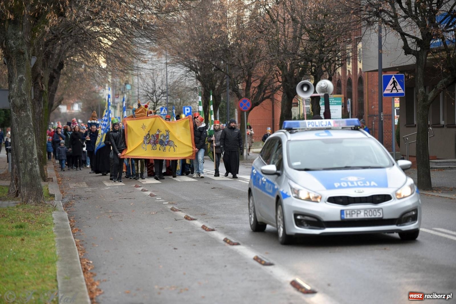 Zdjęcie w galerii na portalu naszraciborz.pl: Niech prowadzi nas gwiazda. Orszak Trzech Króli w Raciborzu i jego znaczenie [FOTO] wiadomości z regionu