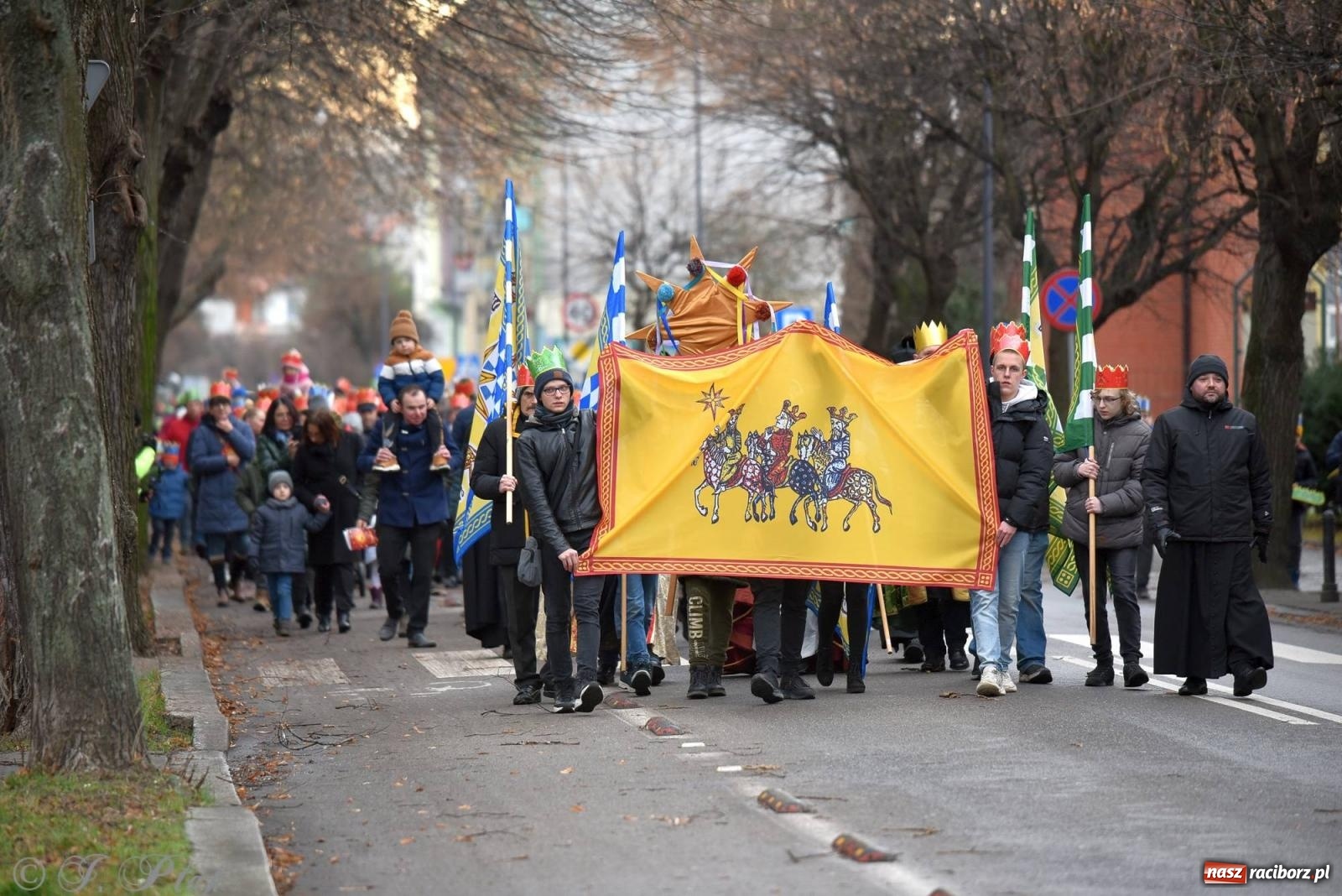 Zdjęcie w galerii na portalu naszraciborz.pl: Niech prowadzi nas gwiazda. Orszak Trzech Króli w Raciborzu i jego znaczenie [FOTO] wiadomości z regionu