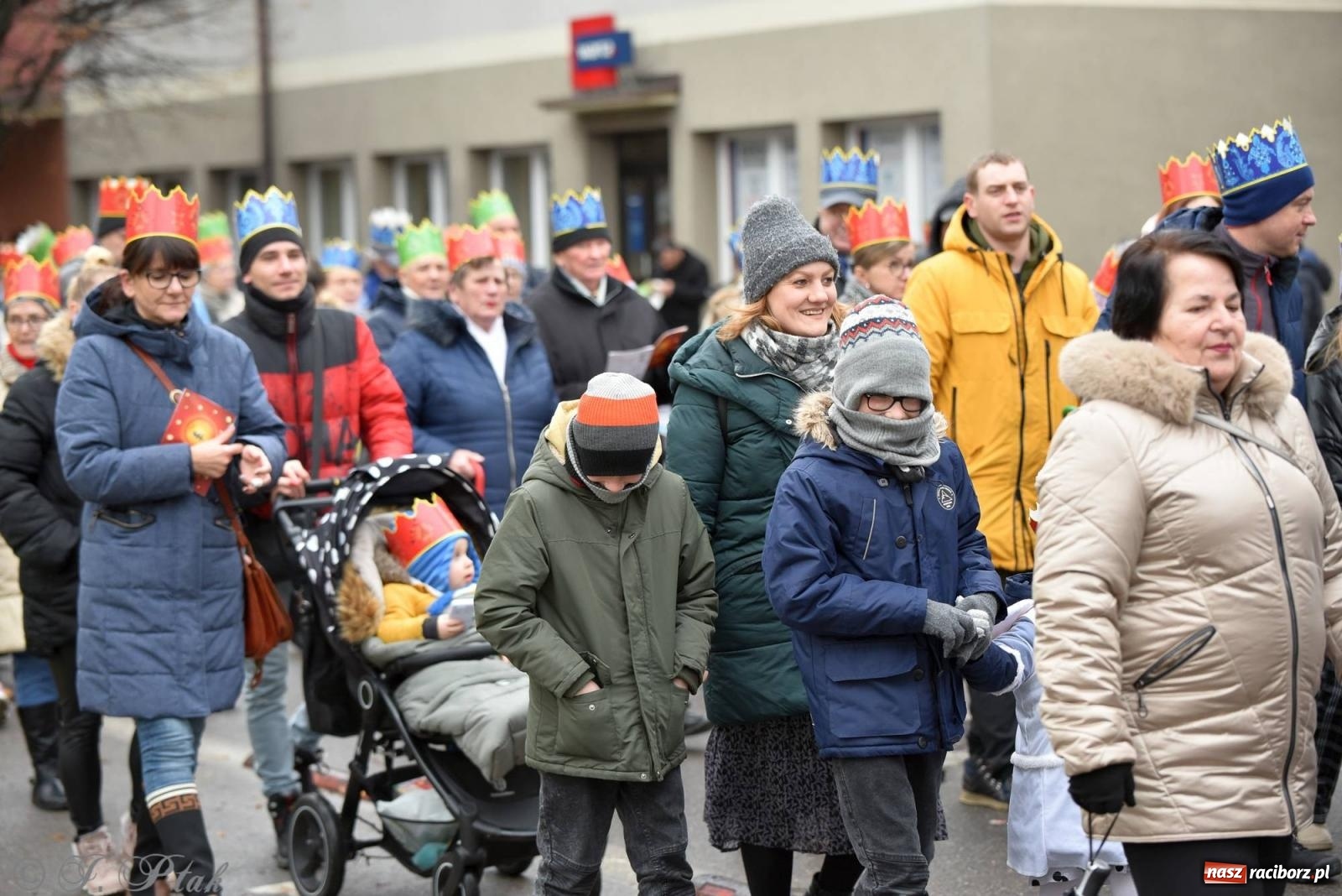 Zdjęcie w galerii na portalu naszraciborz.pl: Niech prowadzi nas gwiazda. Orszak Trzech Króli w Raciborzu i jego znaczenie [FOTO] wiadomości z regionu